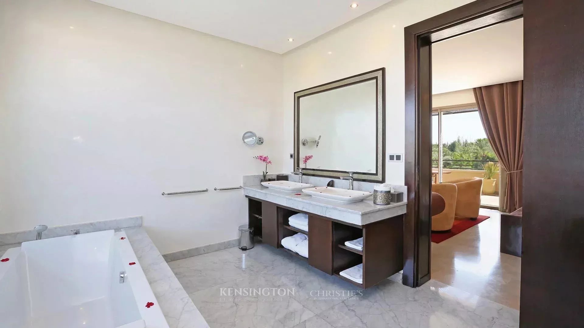 6 Bedroom Villa/Townhouse's Image 37