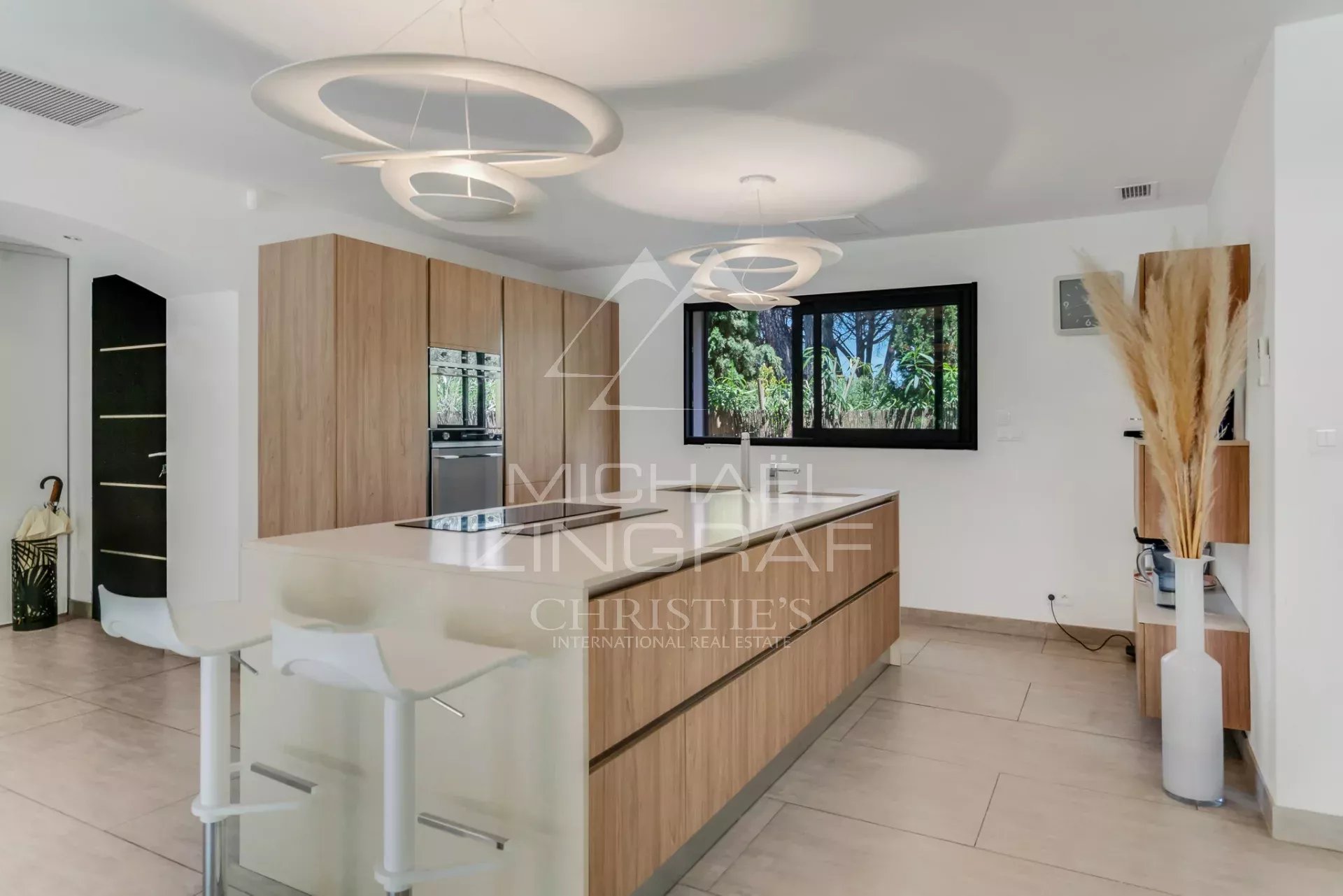 6 Bedroom Villa/Townhouse's Image 5