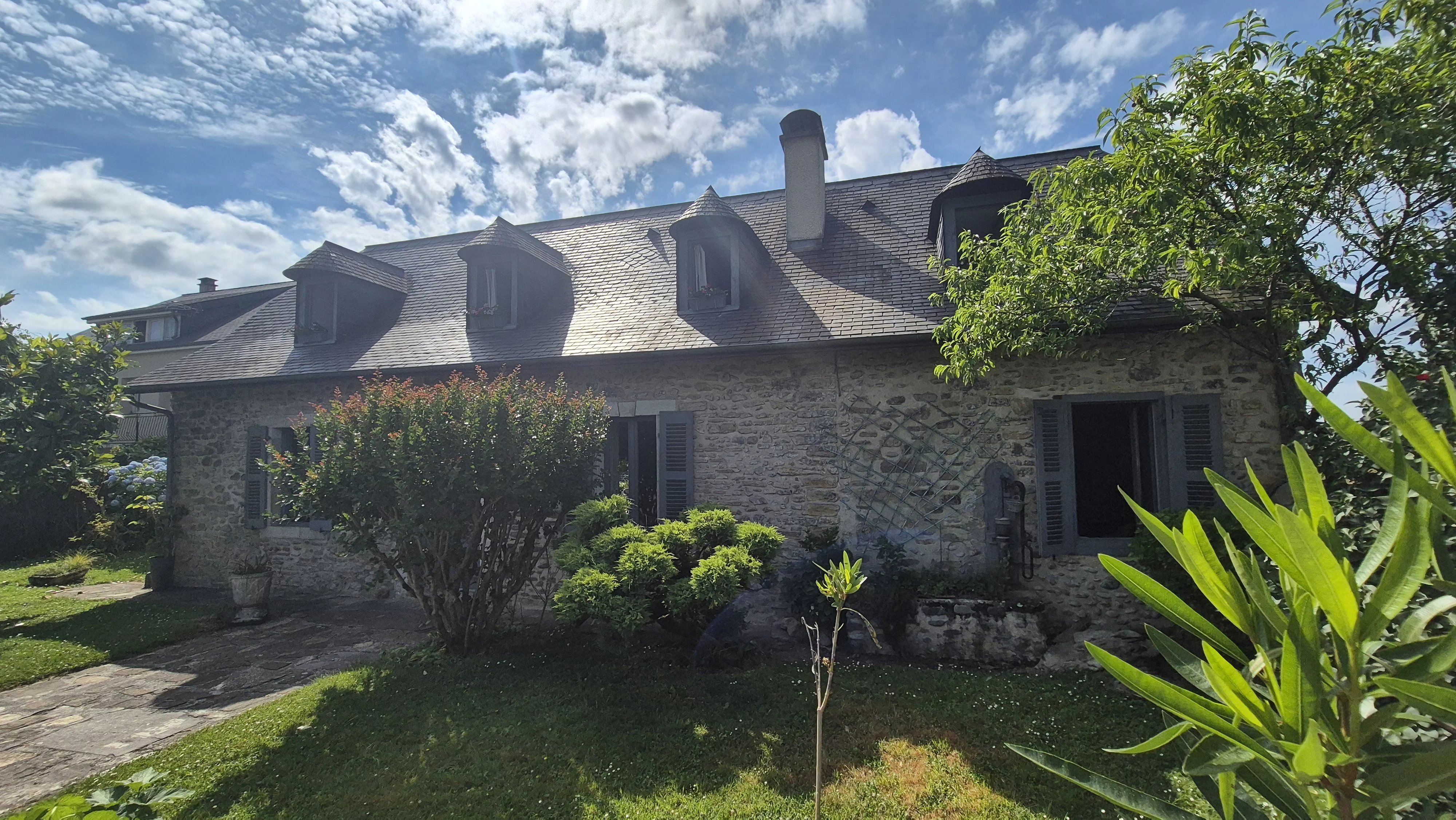 ASSON, A VENDRE, Maison de 5 chambres de 138,05 m² sur une parcelle de 1006 m²