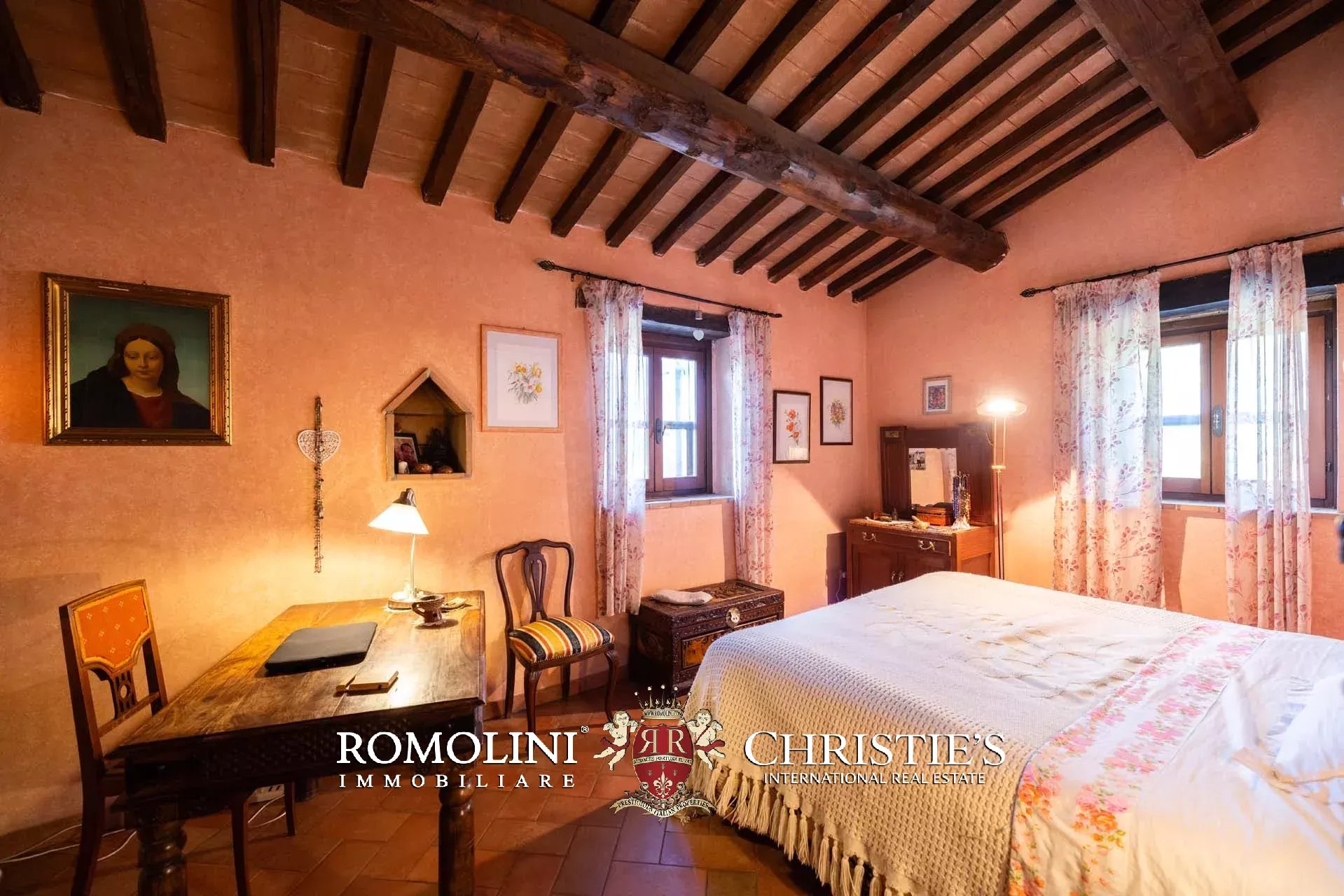 6 Bedroom Villa/Townhouse's Image 38