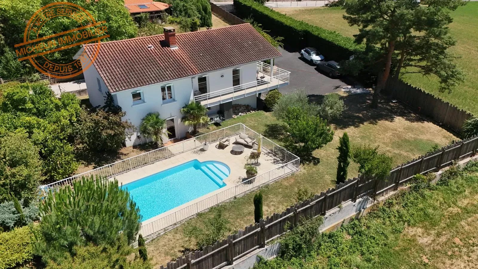 Dardilly Centre – Vue panoramique, piscine et studio indépendant : une propriété familiale rare