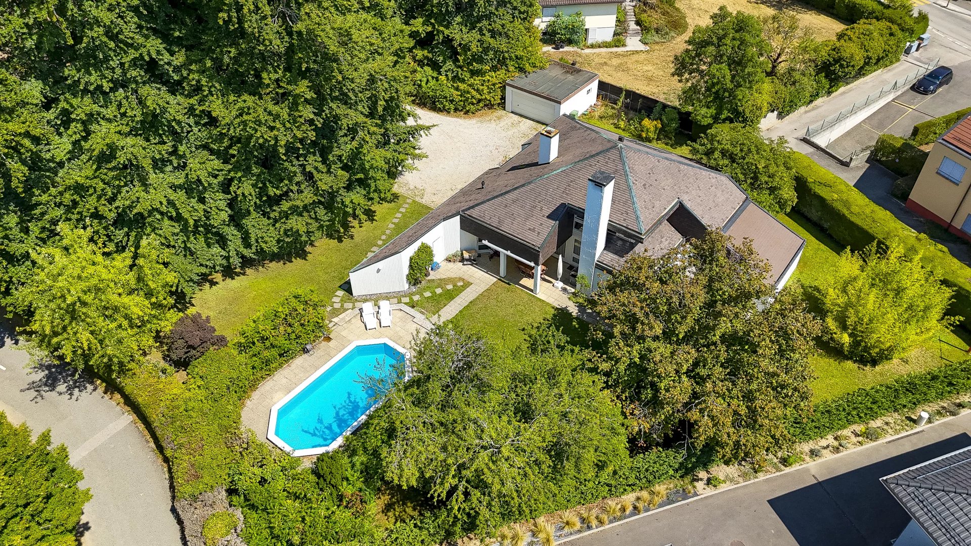 Architect designed villa in a peaceful setting in Gingins