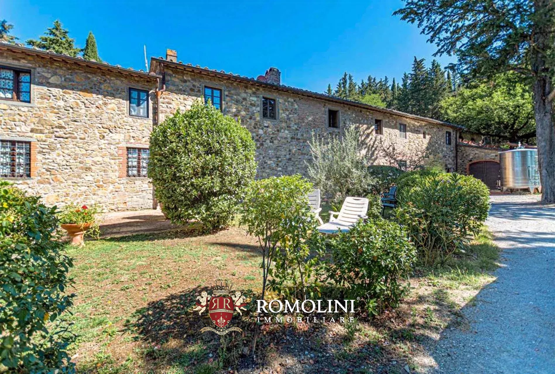 9 Bedroom Vineyard's Image 13