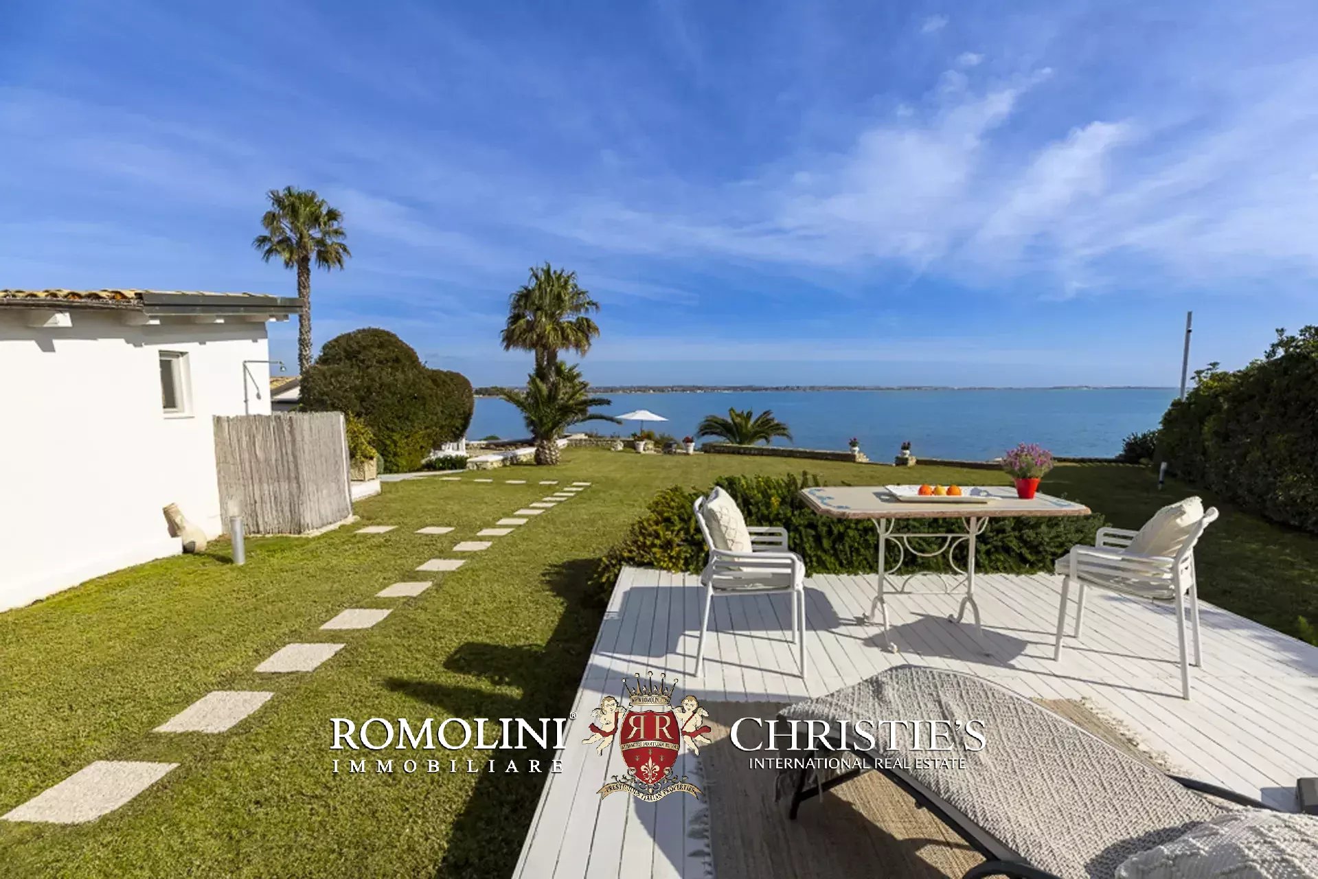 4 Bedroom Villa/Townhouse's Image 3