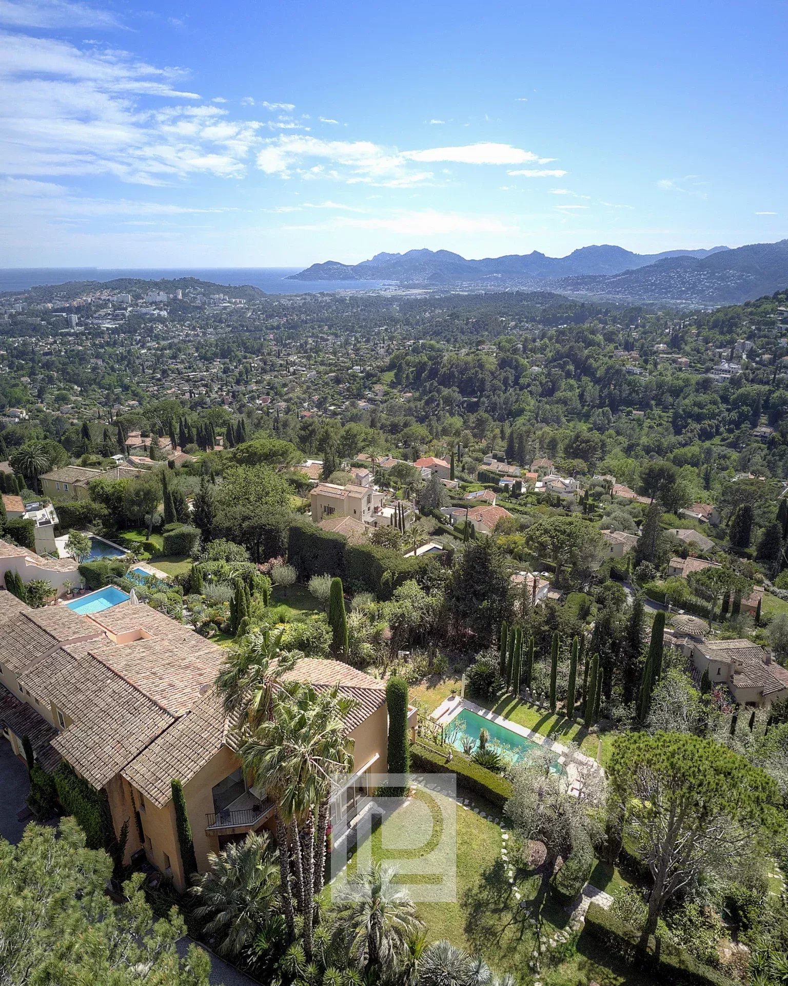Mougins Village - Propriété de charme avec vue panoramique sur la mer jusqu'à l'arrière-pays