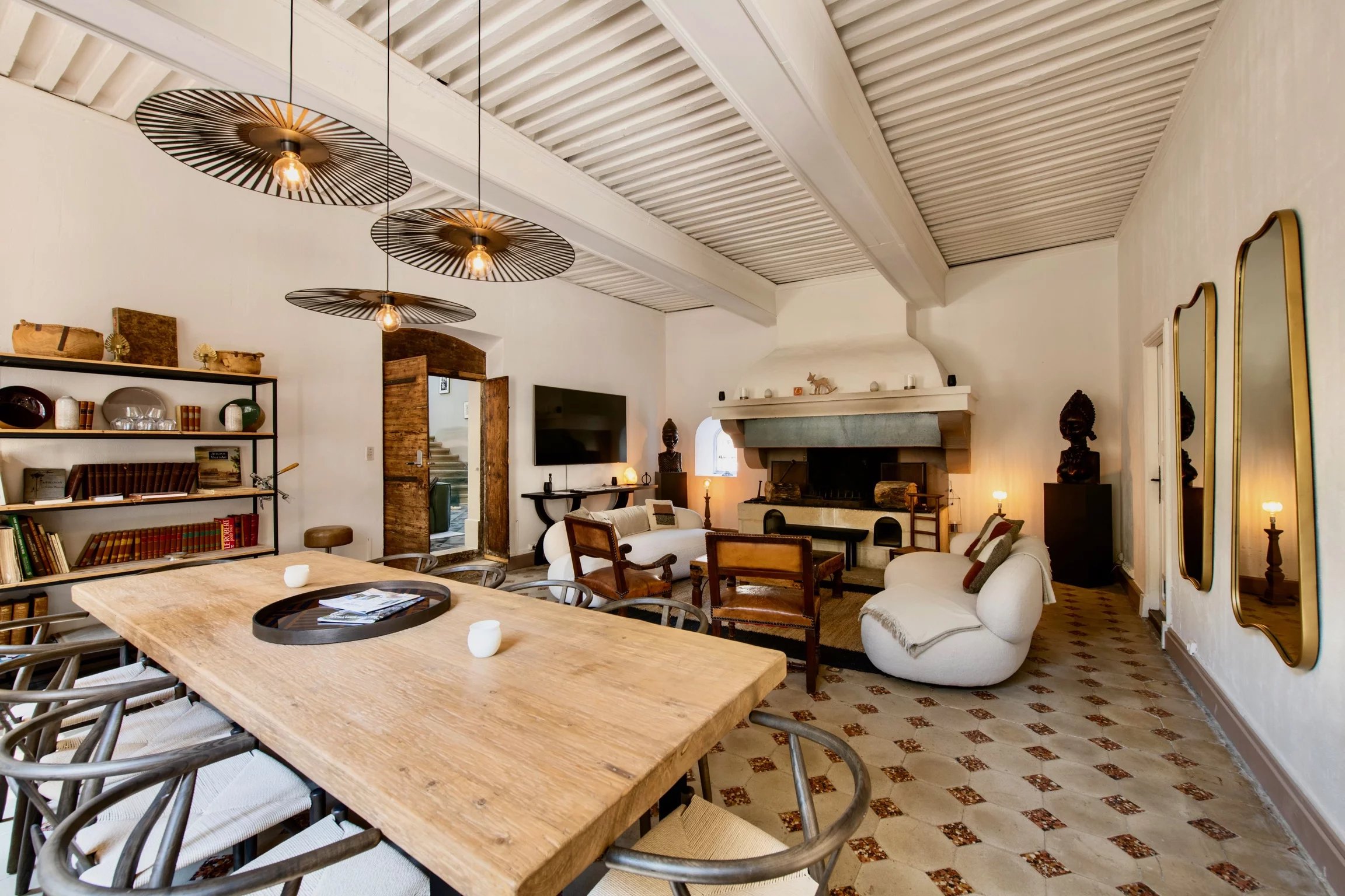 L’Isle-sur-la-Sorgue – 17th-century mansion/guest house with swimming pool. - 21434lr