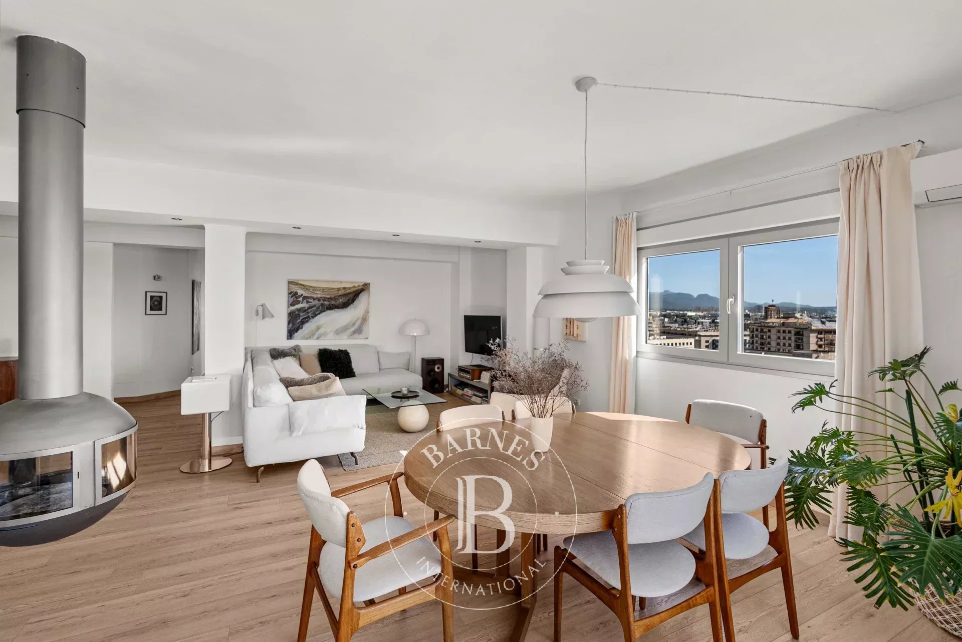 Bright renovated penthouse in Palma, in a really good location.