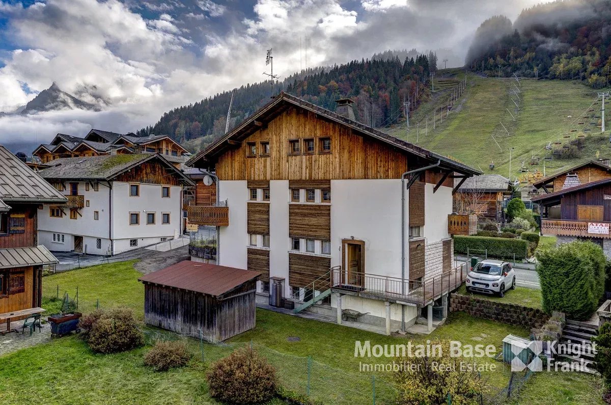 Large, detached chalet in prime central Morzine Accommodation in Chamonix