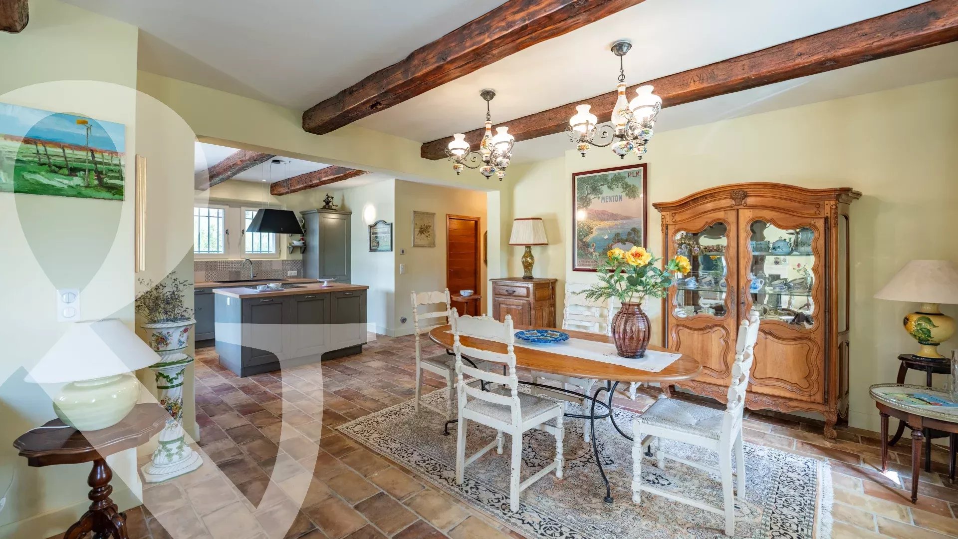 A QUELQUES MINUTES A PIED DU VILLAGE