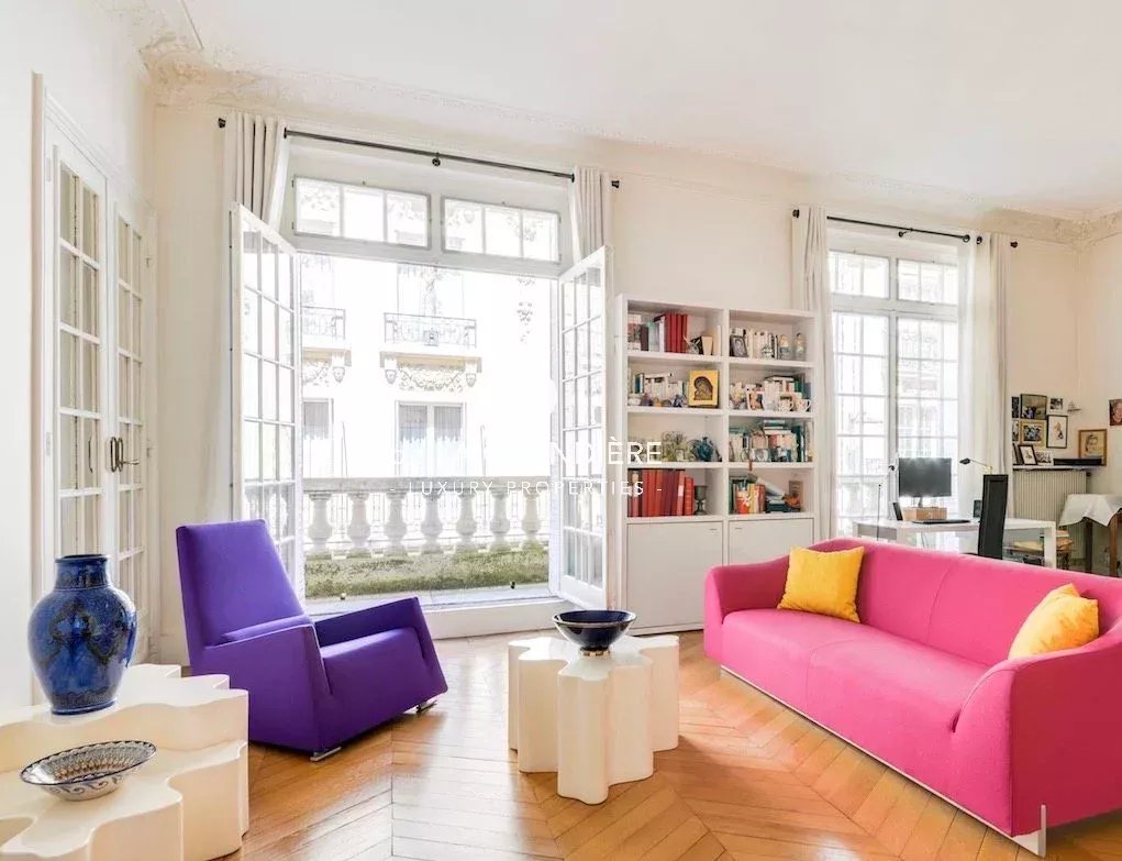 Paris 16ème - rue Decamps - 176m2