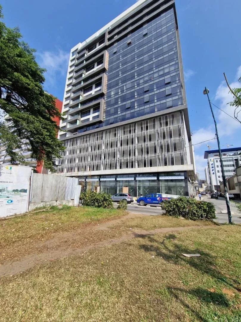 PLATEAU - PLAZA TOWER - BUREAUX À LOUER