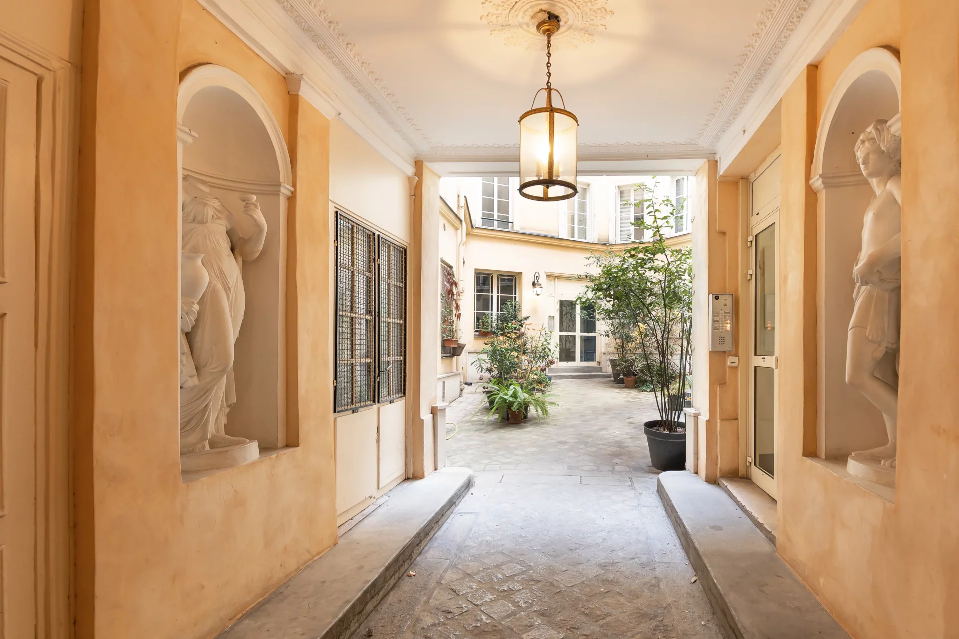 Paris 10e - HAUTEVILLE / POISSONNIÈRE