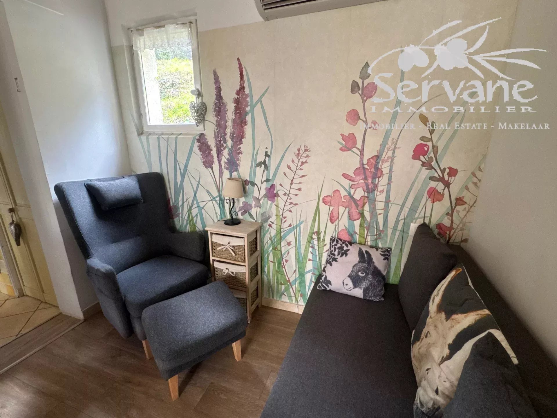 SALERNES Property with strong rental potential: 3 houses and a separate apartment