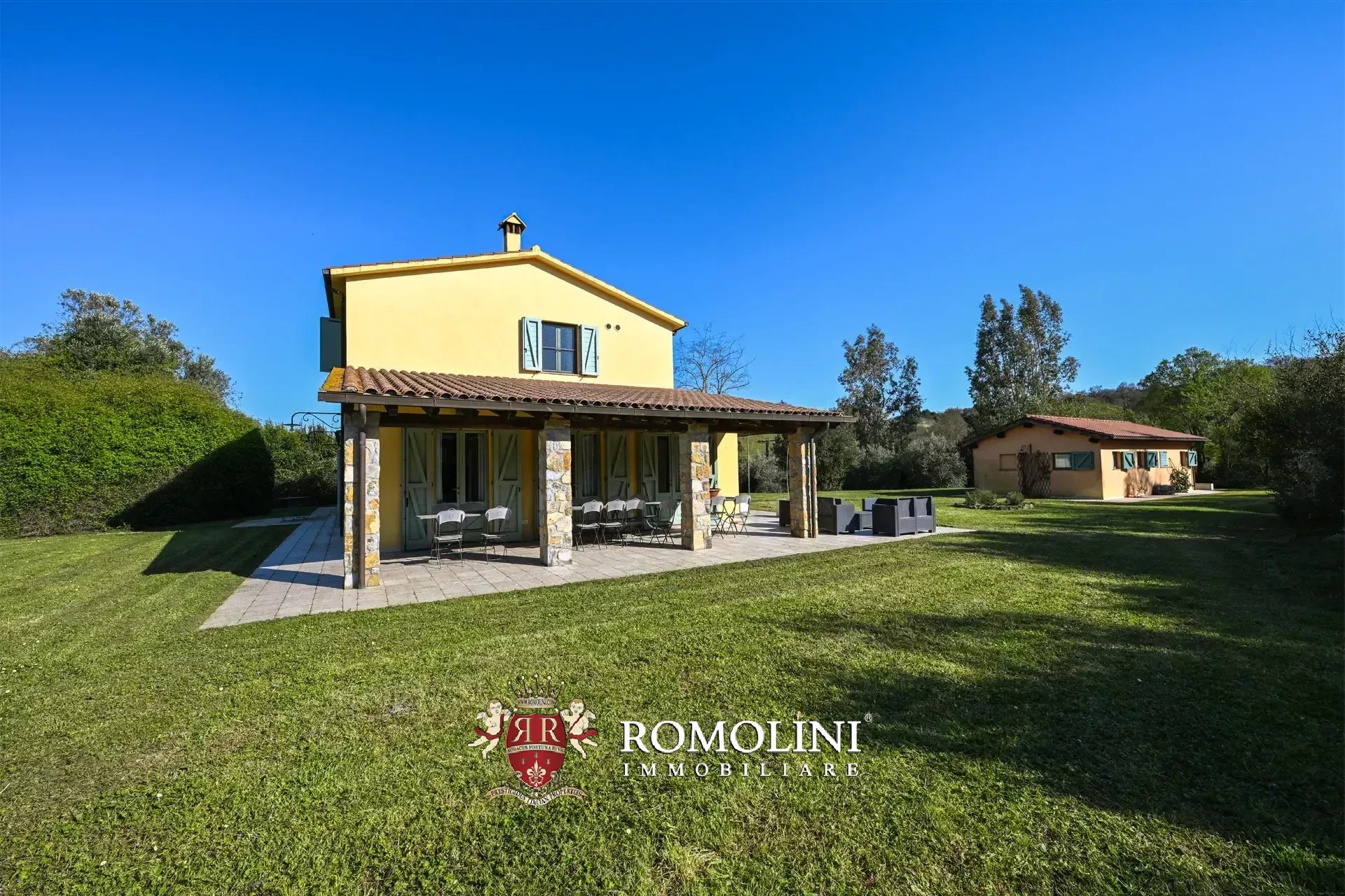 6 Bedroom Villa/Townhouse's Image 3