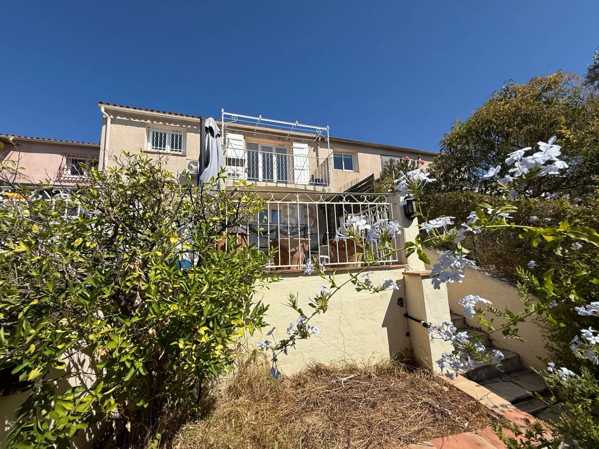 A VENDRE ST RAPHAEL VILLA 4 PIECES VUE DEGAGEE