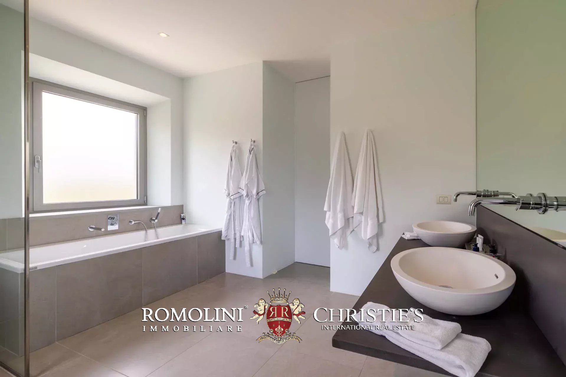 7 Bedroom Villa/Townhouse's Image 110