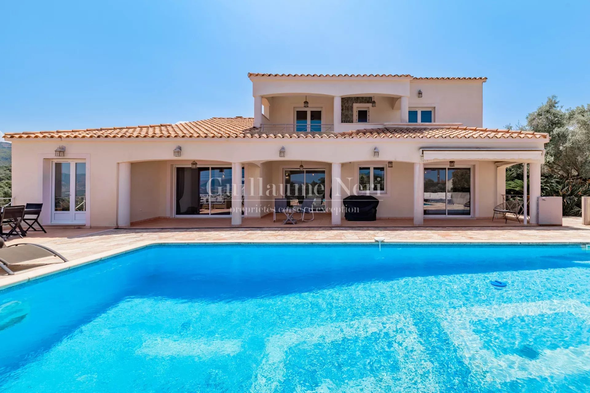 Villa avec Piscine, Logements Indépendants et Jacuzzi
