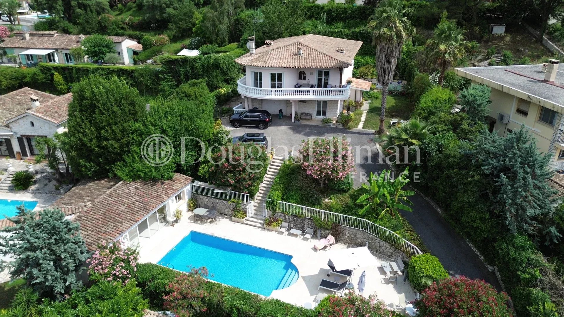 VENCE : Une jolie et spacieuse villa au calme - Image nᵒ2