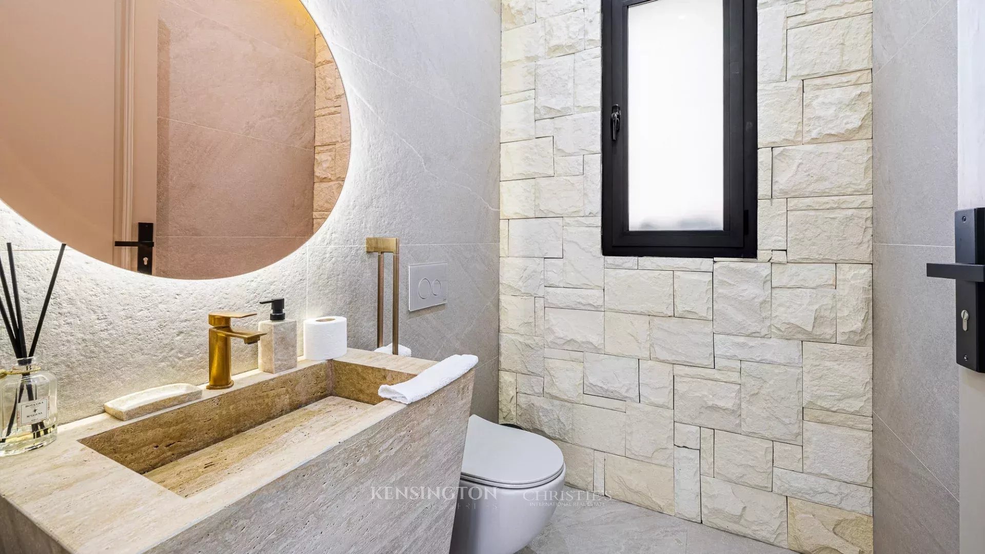 5 Bedroom Villa/Townhouse's Image 6