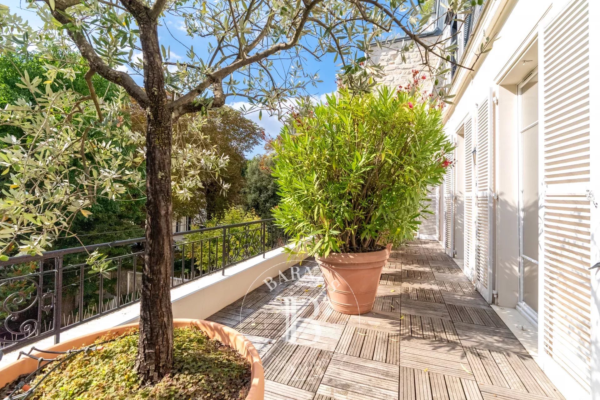 Paris 16 - Private lane - Townhouse with garden - 5 bedrooms - picture 6 title=