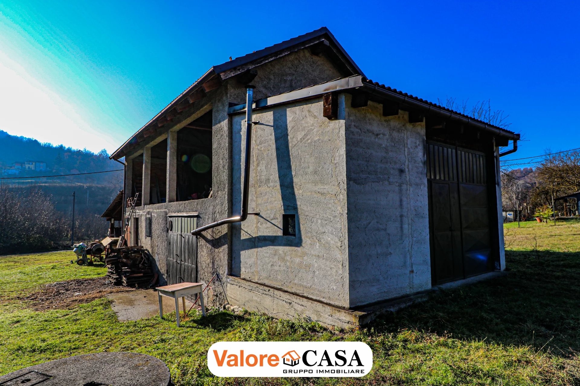 PRASCO, MAGAZZINO CON TERRENO