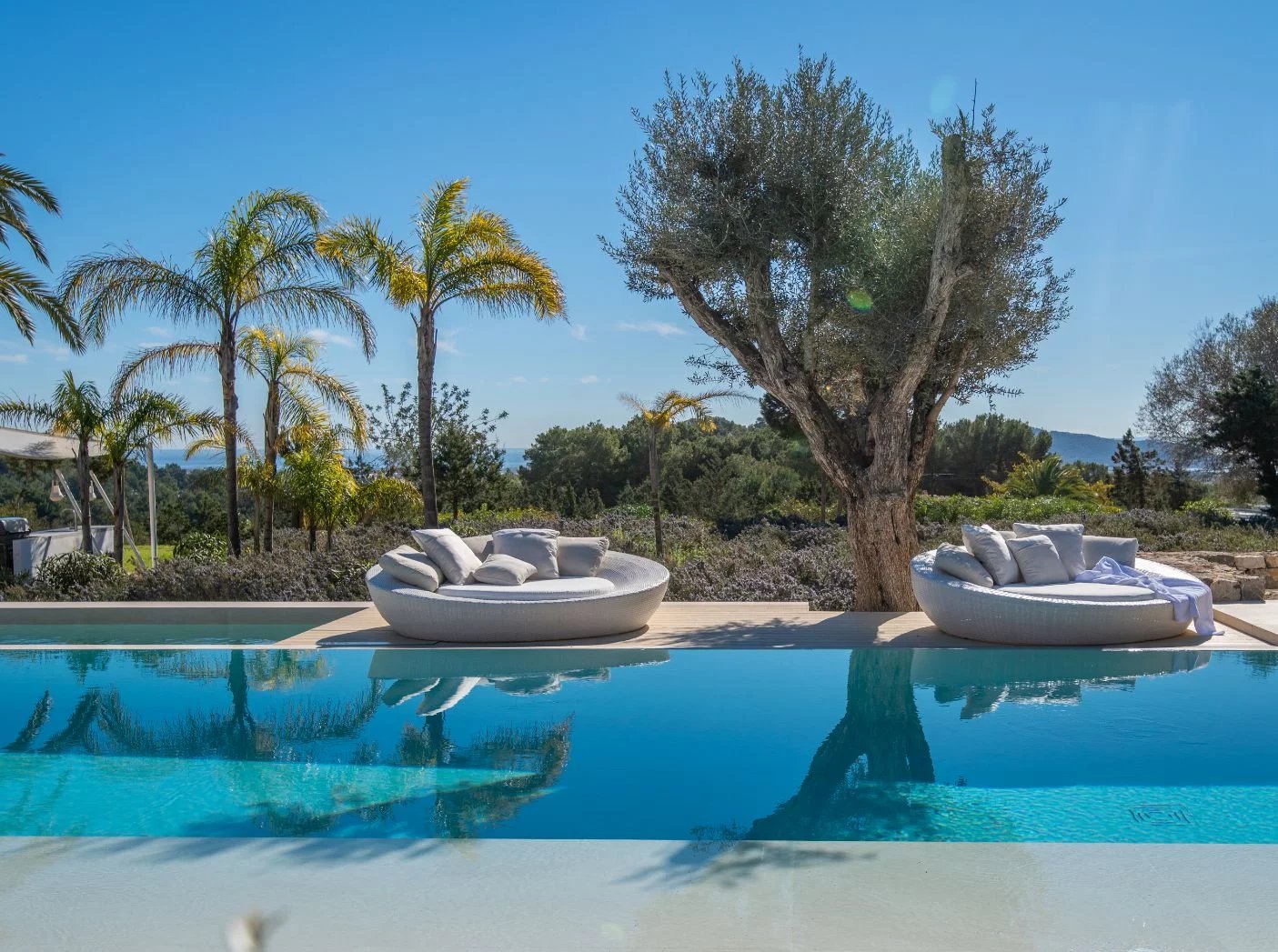 Ultra-modern villa with panoramic views