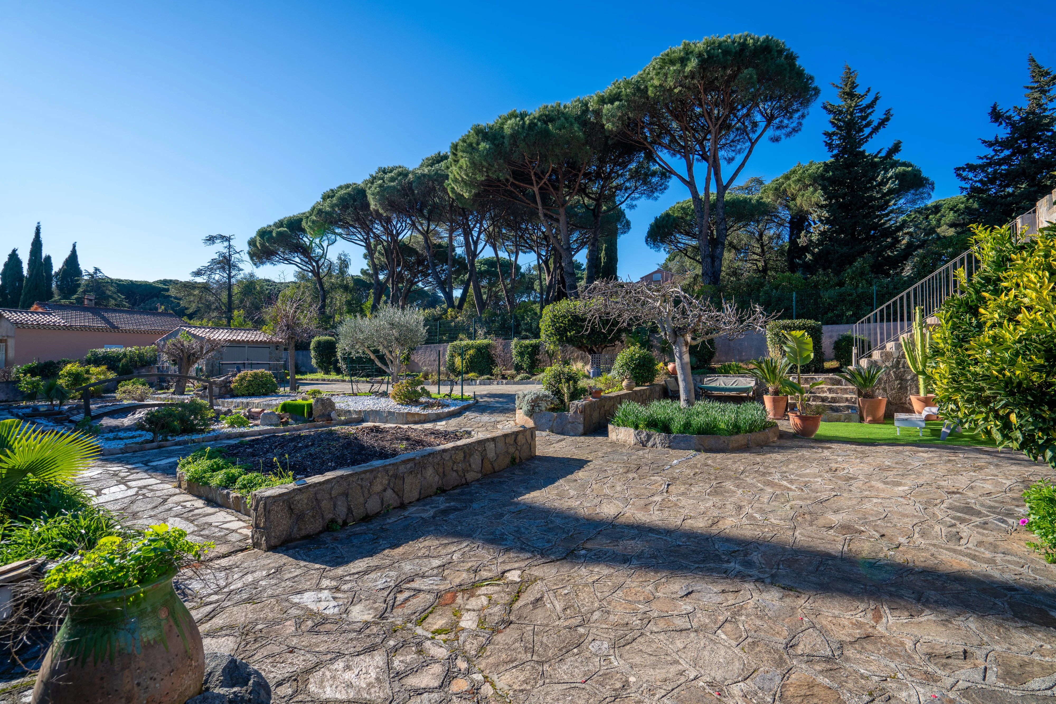 Villa vue mer à fort potentiel d’aménagement – Gigaro