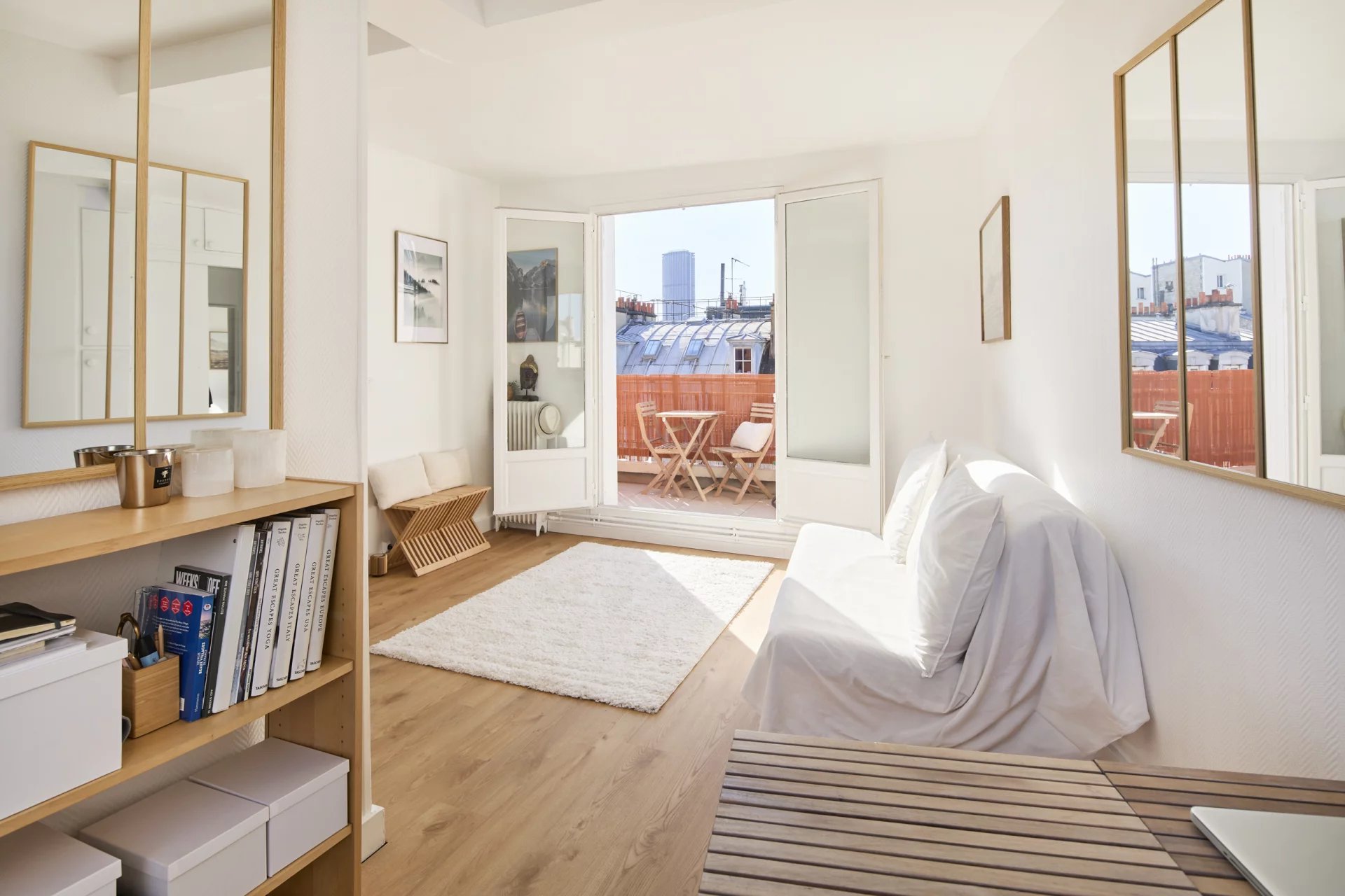 Luxembourg/Val-de-Grâce : un studio baigné de soleil ouvrant sur 2 terrasses