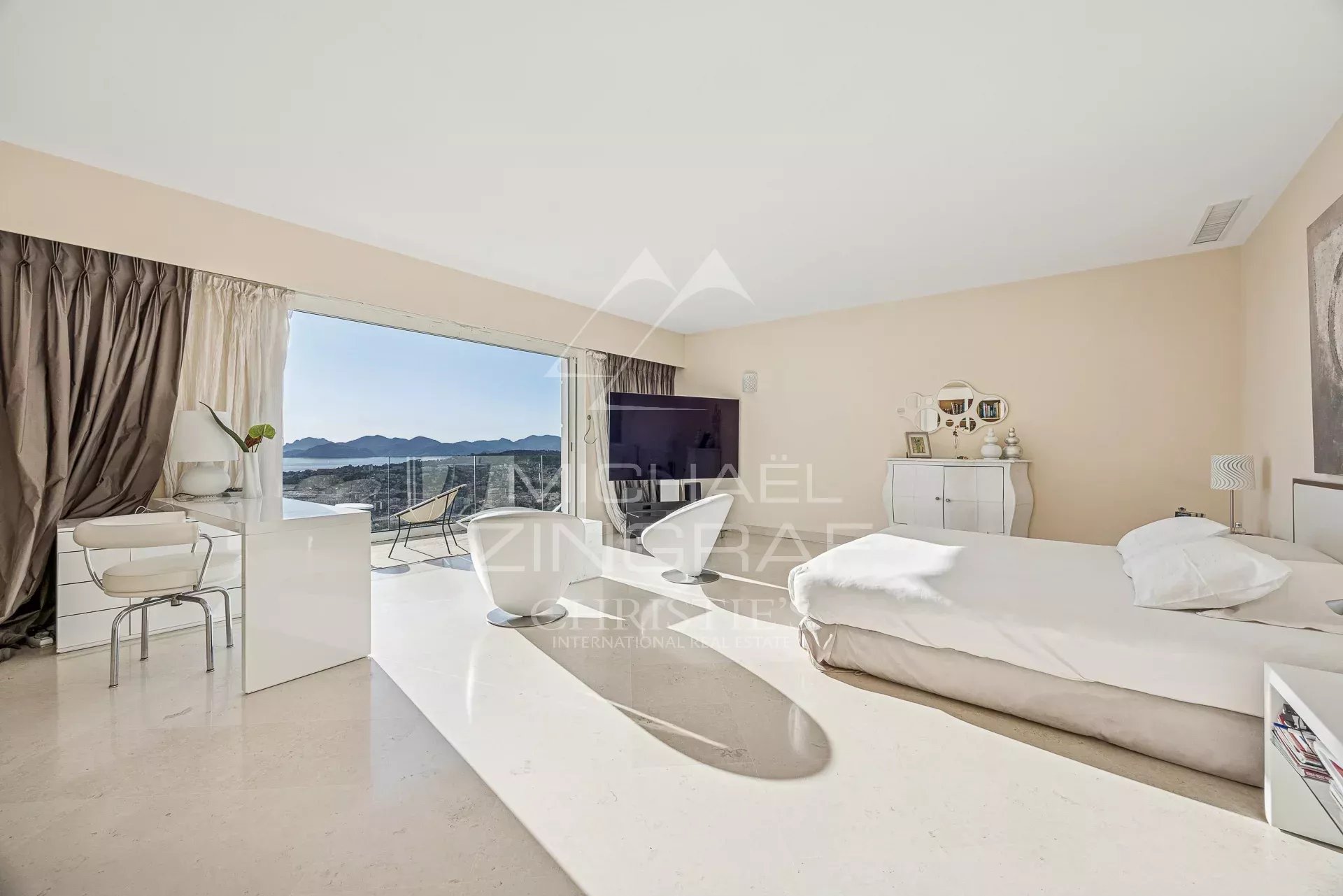 7 Bedroom Villa/Townhouse's Image 4
