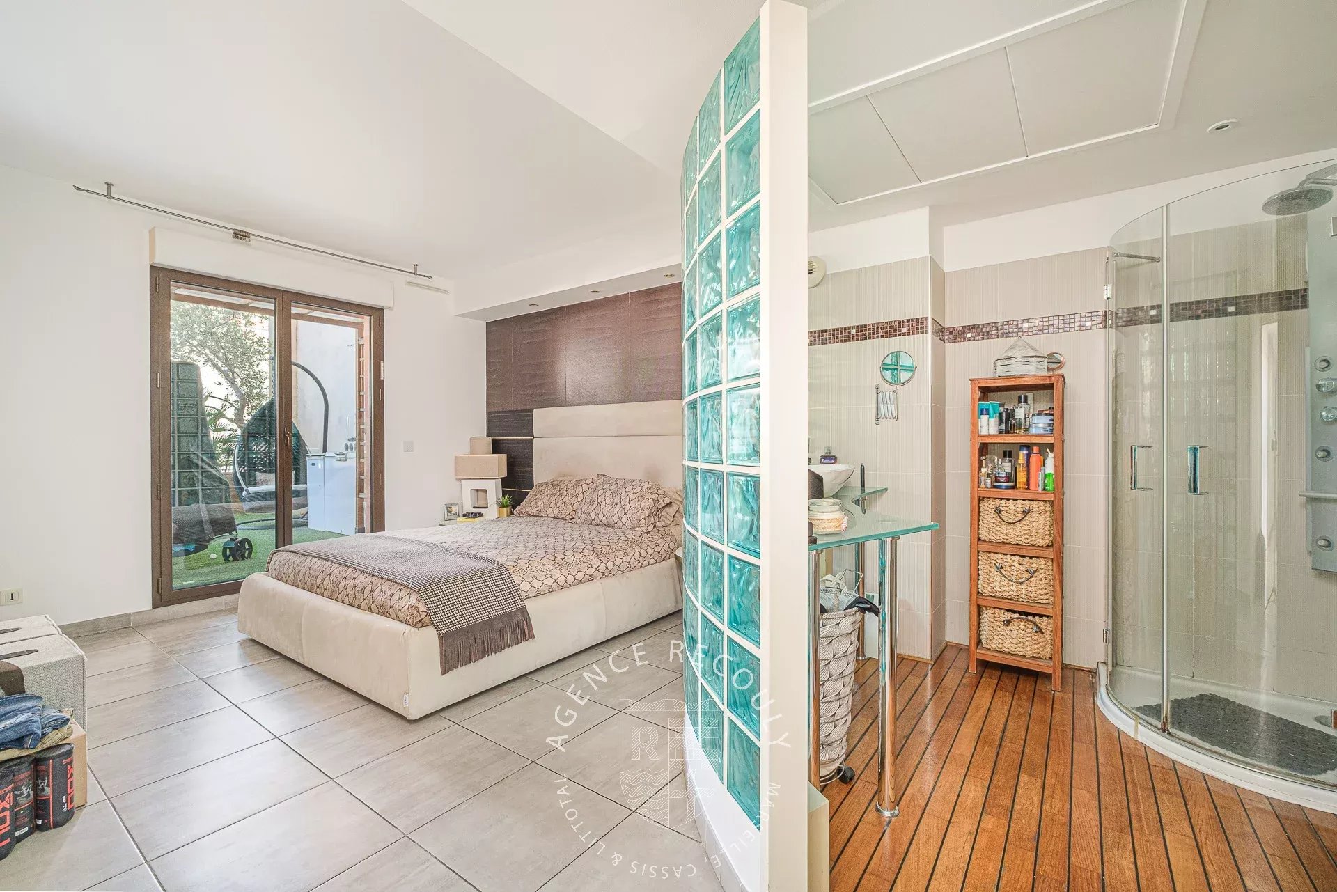 APPARTEMENT T4 AVEC VUE MER ET TERRASSES - BORELY - 13008 MARSEILLE