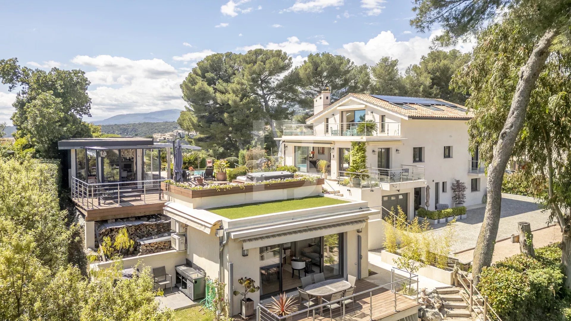 Baisse de Prix - Villa d'exception à vendre Saint-Paul-De-Vence