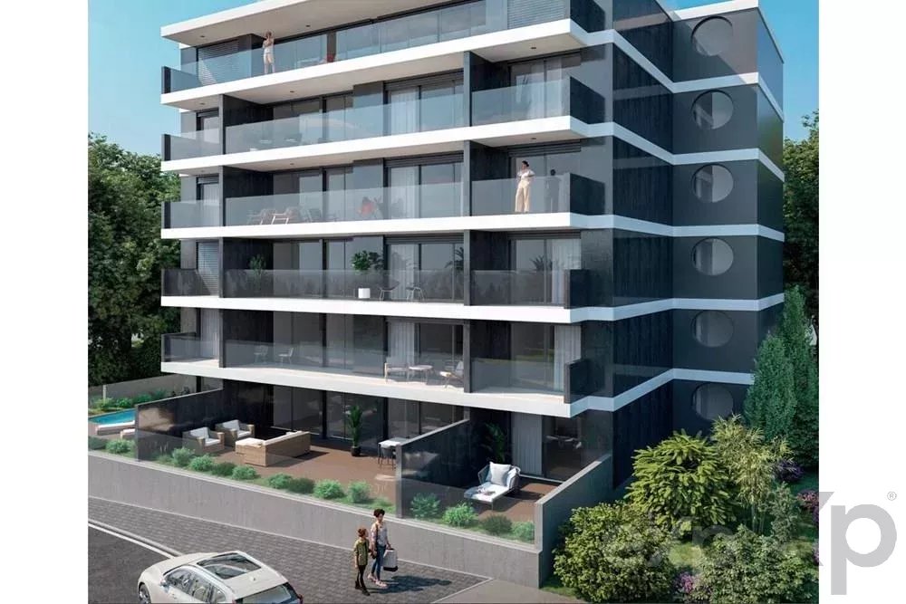 Apartamento T2 com Terraço e Jardim - Barreiros/Virtudes - Vista Mar