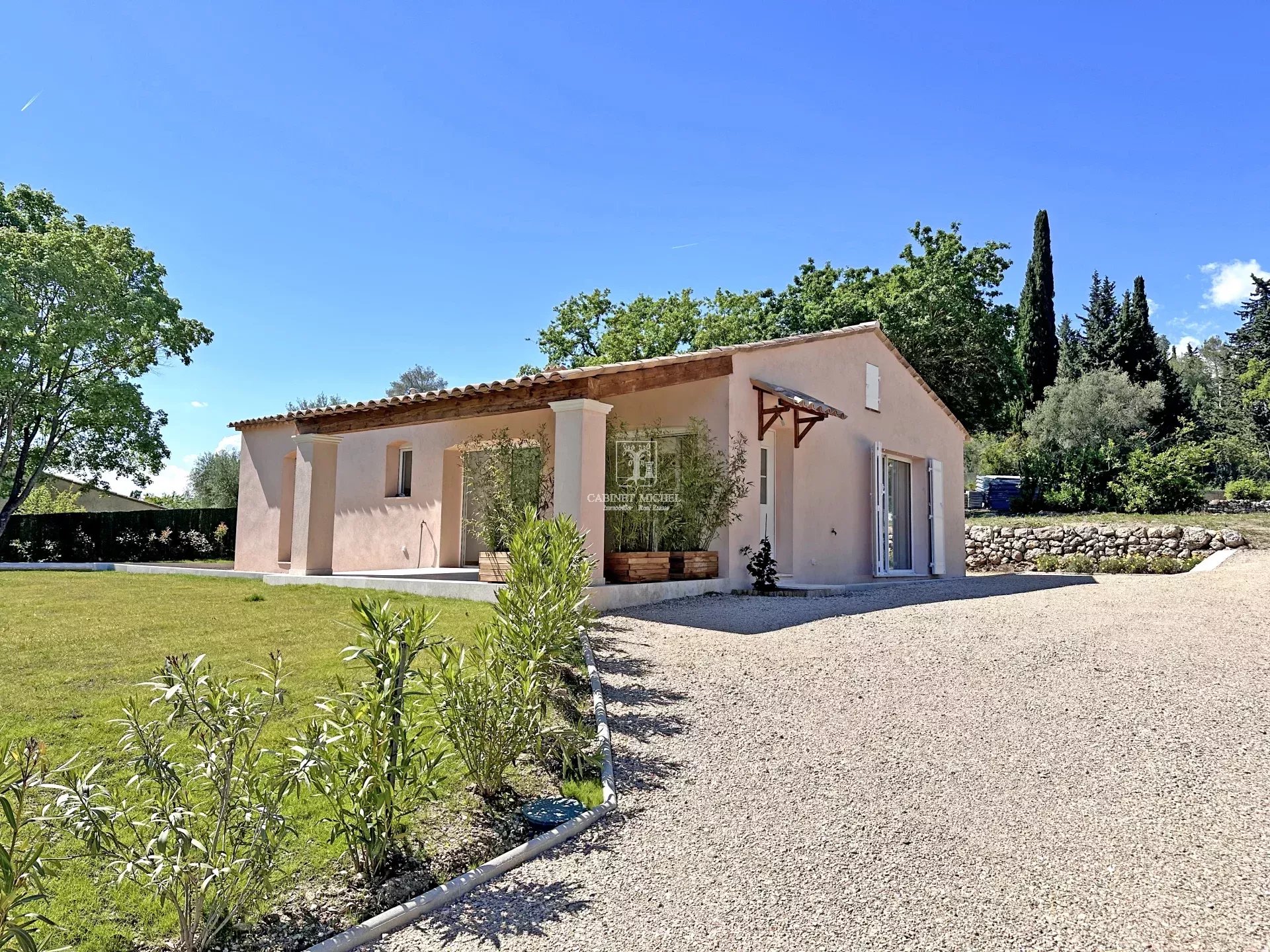 06740 CHÂTEAUNEUF-GRASSE VILLA