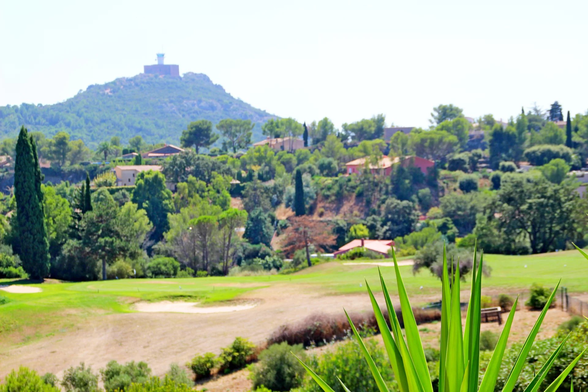 AGAY CAP ESTEREL 2 PIECES 1ER ETAGE VUE GOLF ET PARC