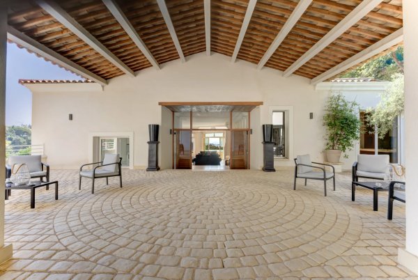 Luxury Villa for Sale in Super Cannes | Exceptional Family Estate — photo 3