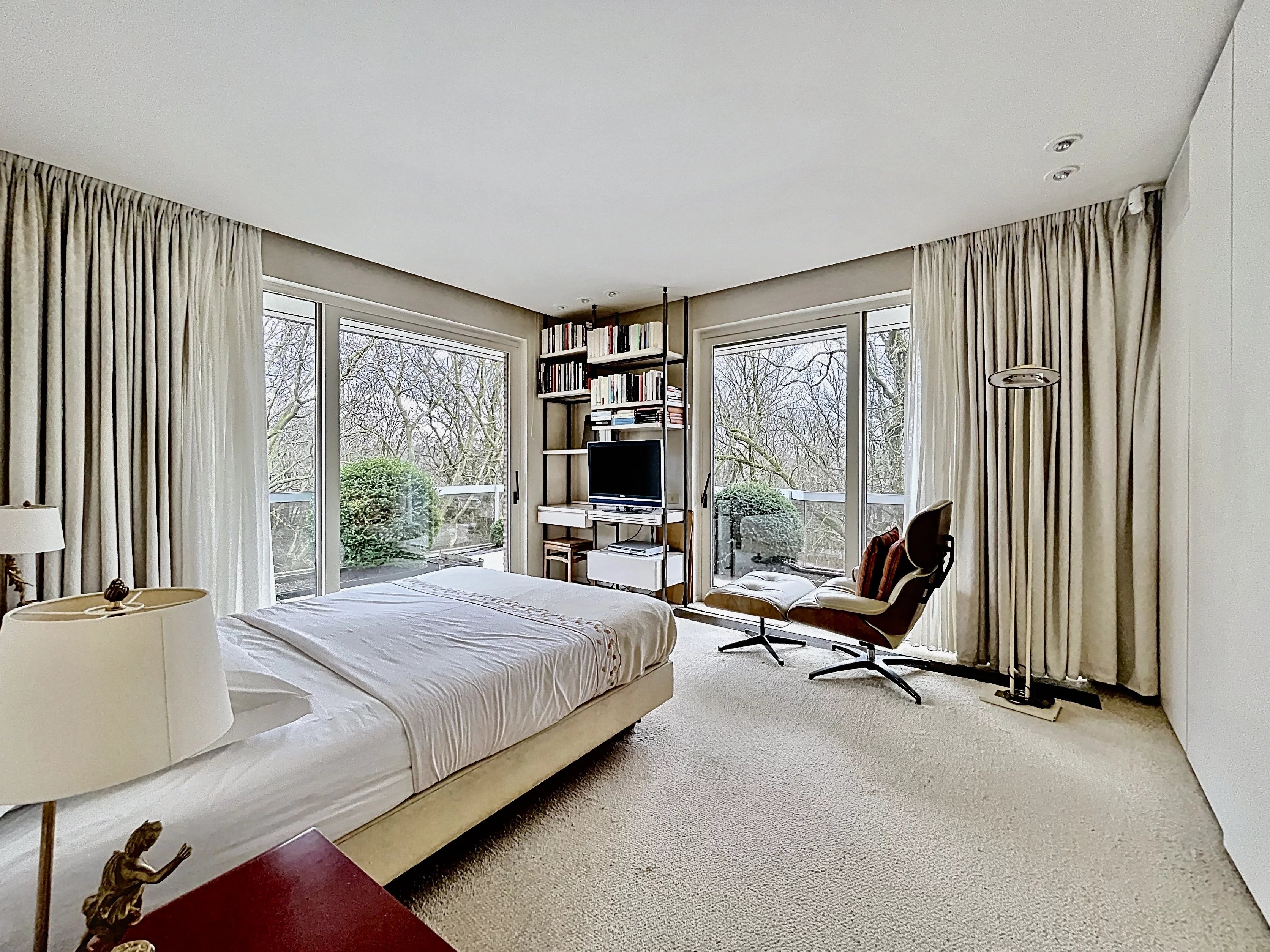 Montjoie -Marc Corbiau prestige apartment, tree-view terraces