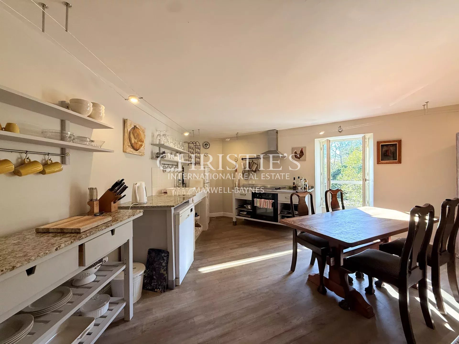 5 Bedroom Villa/Townhouse's Image 32