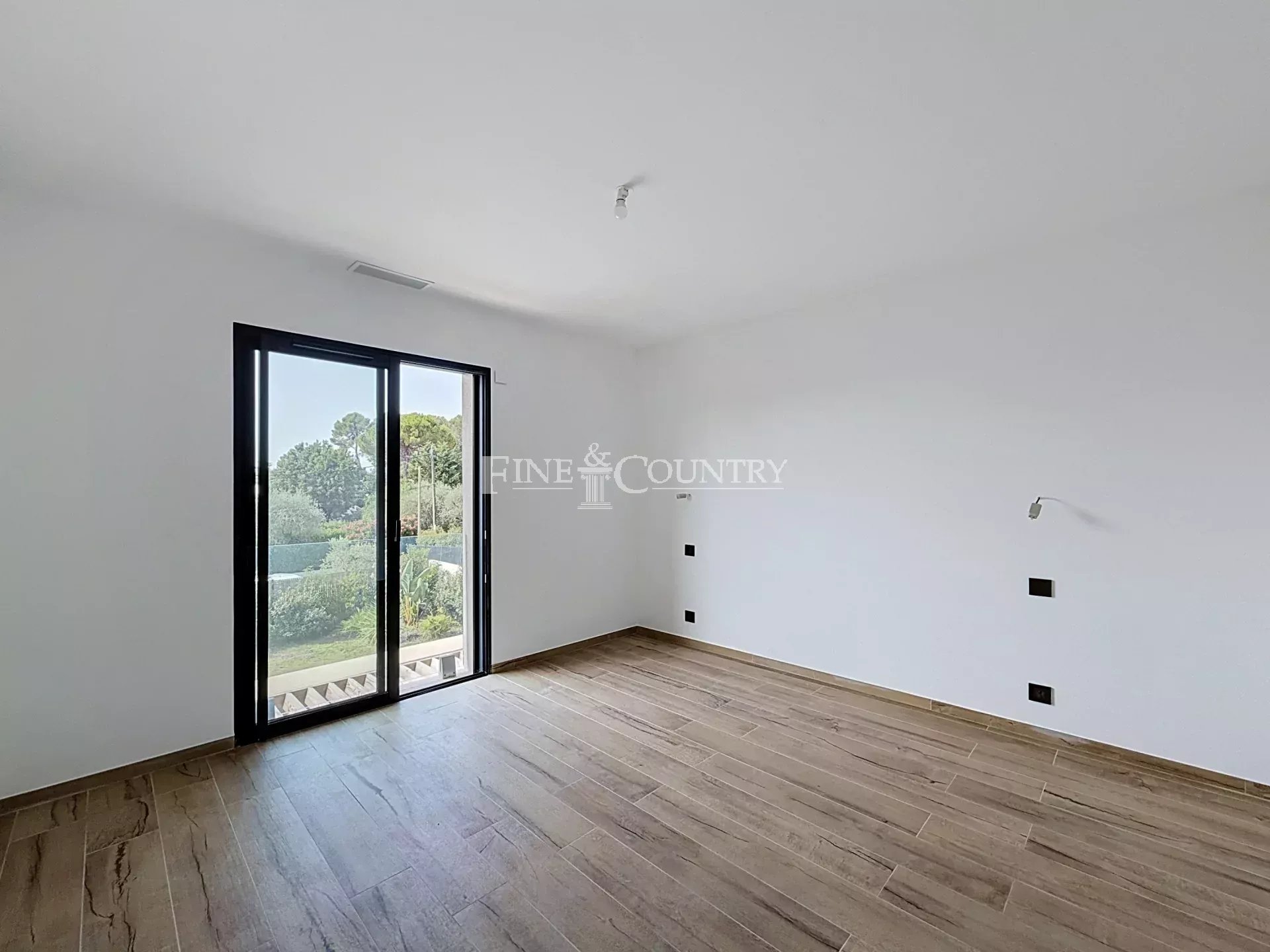 Photo of Villa for sale in Mougins in quiet area near school