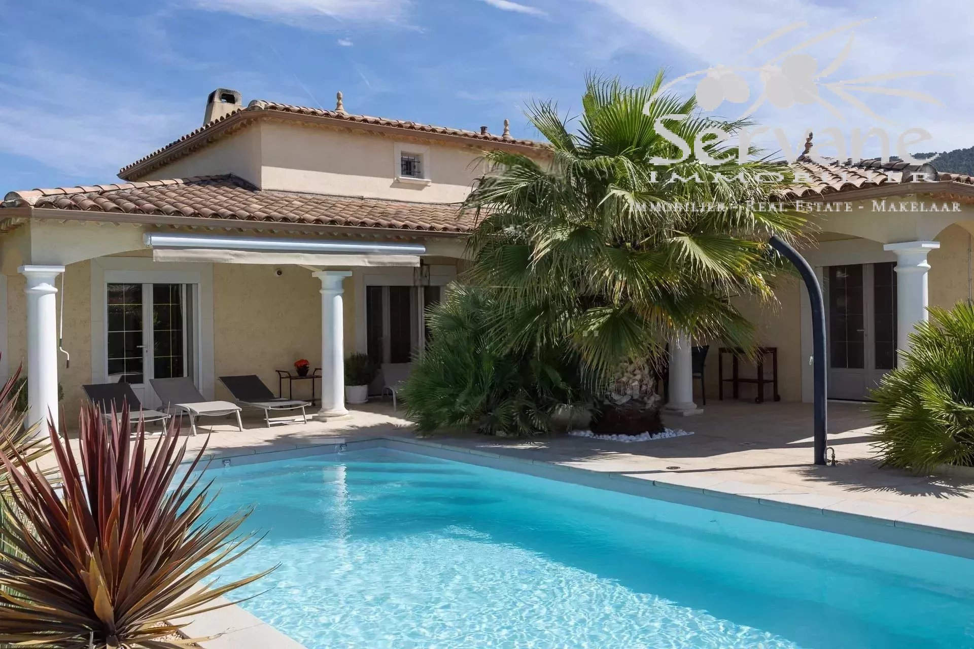 VERY NICE 4 BEDROOMS VILLA WITH POOL FOR SALE AUPS