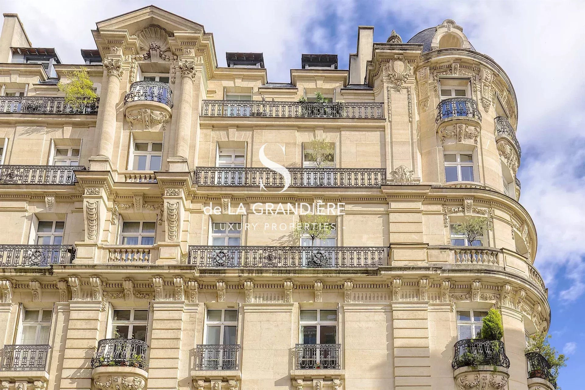 Paris 16ème - Appartement familial et de réception - 4ème étage ensoleillé