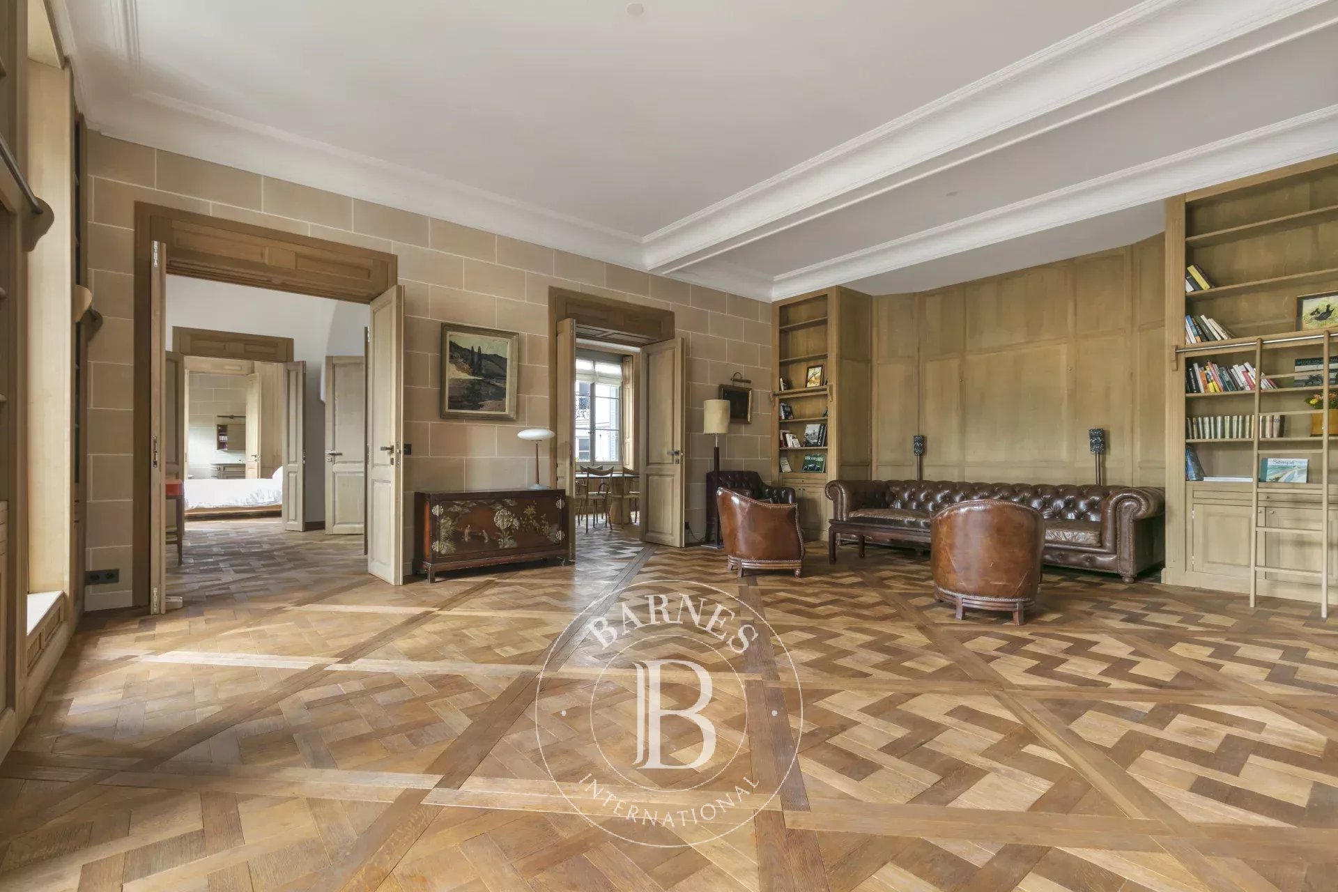 Paris 8 Parc Monceau - Exceptional apartment in the Hôtel Meunier - directly South - One bedroom one office