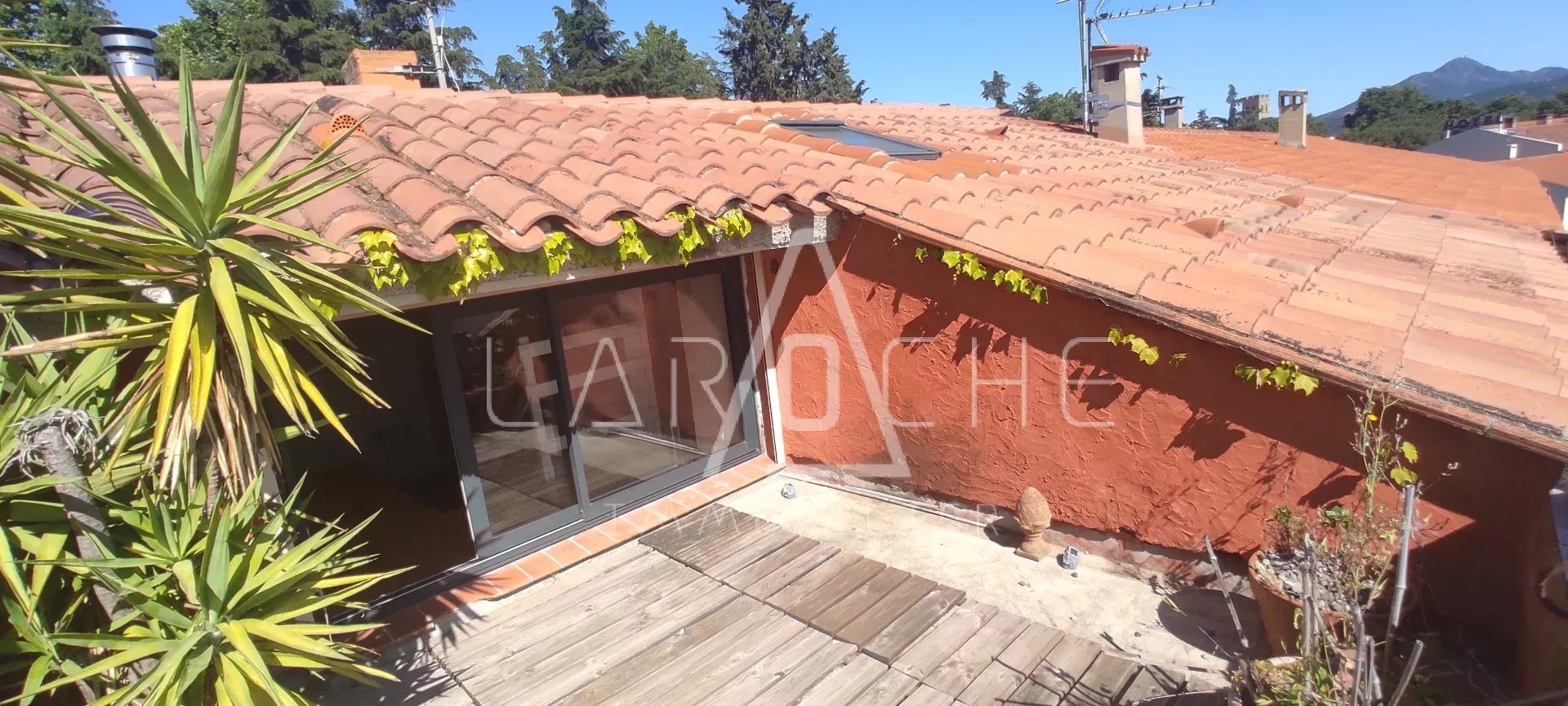 APPARTEMENT TRIPLEX - GARAGE ET JARDIN