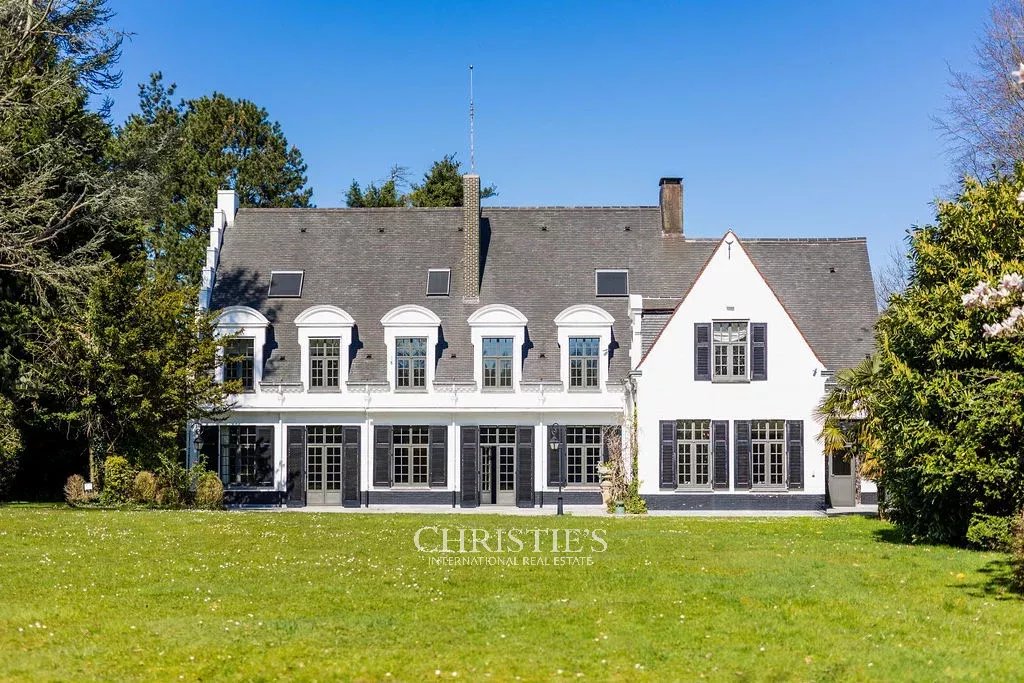 Manoirwijk – Charmante villa op een achterliggend perceel van 55 are