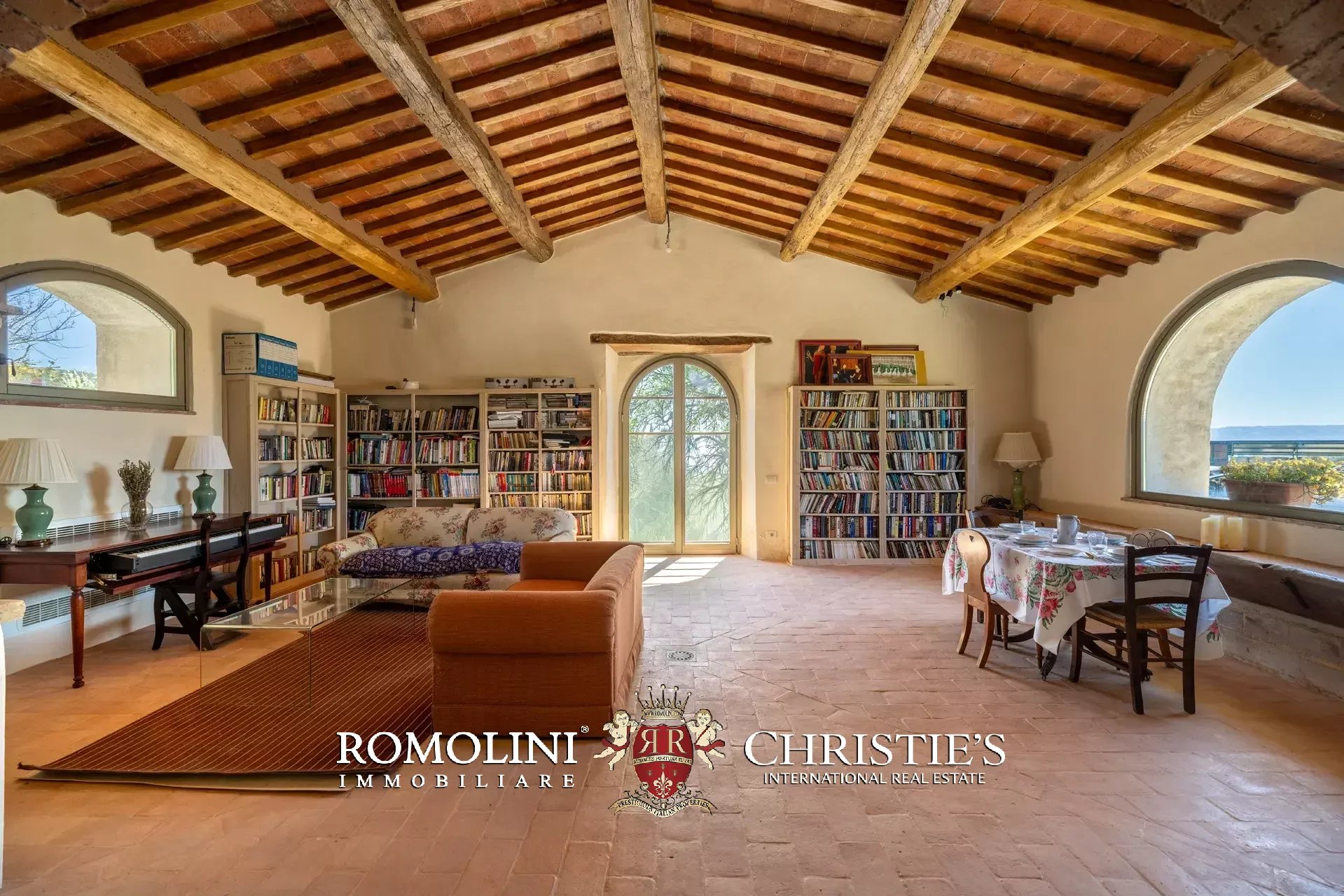 6 Bedroom Villa/Townhouse's Image 110