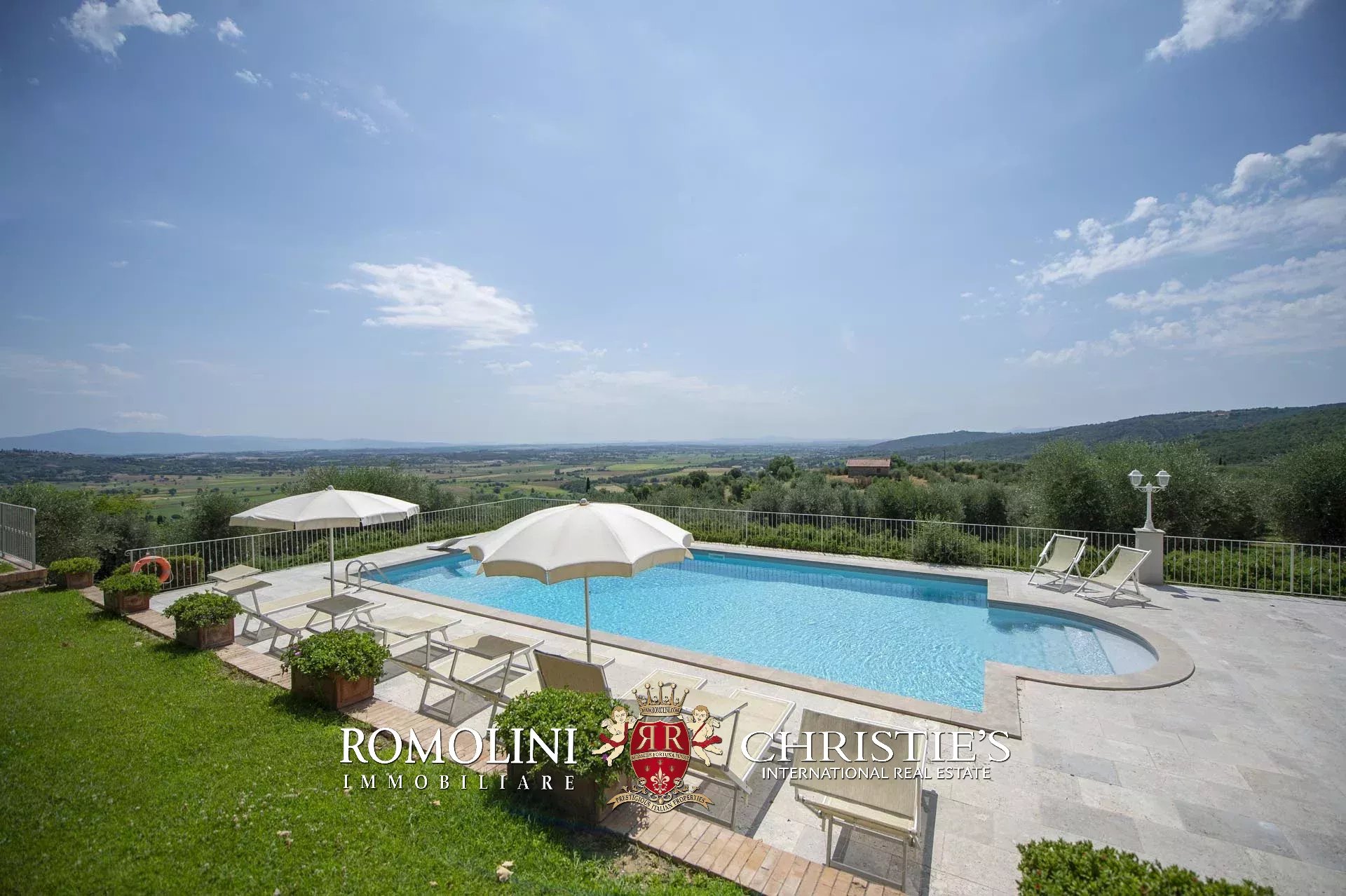 6 Bedroom Villa/Townhouse's Image 22
