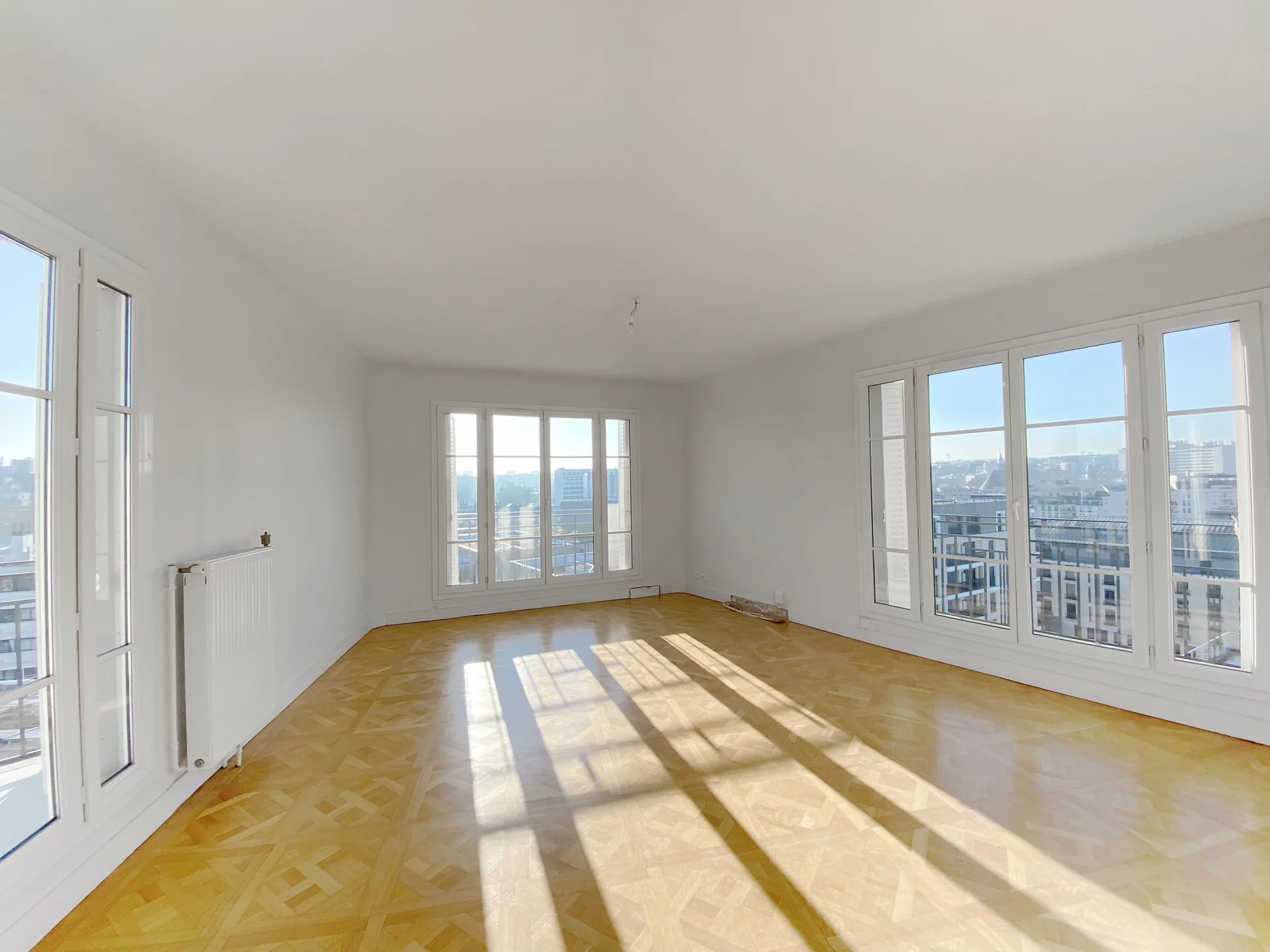 ISSY LES MOULINEAUX - A LOUER VIDE - RUE SEVERINE - BEAU 2 PIECES DE 56 M2 AVEC TERRASSE  - 8EME ET DERNIER ETAGE - CAVE