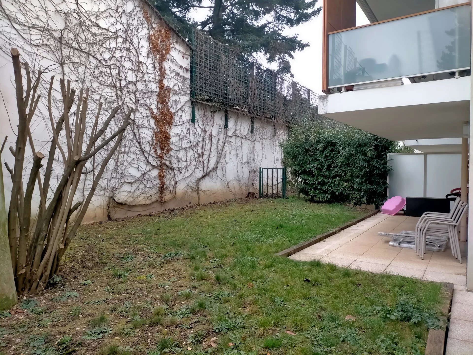 511802 Location Oullins