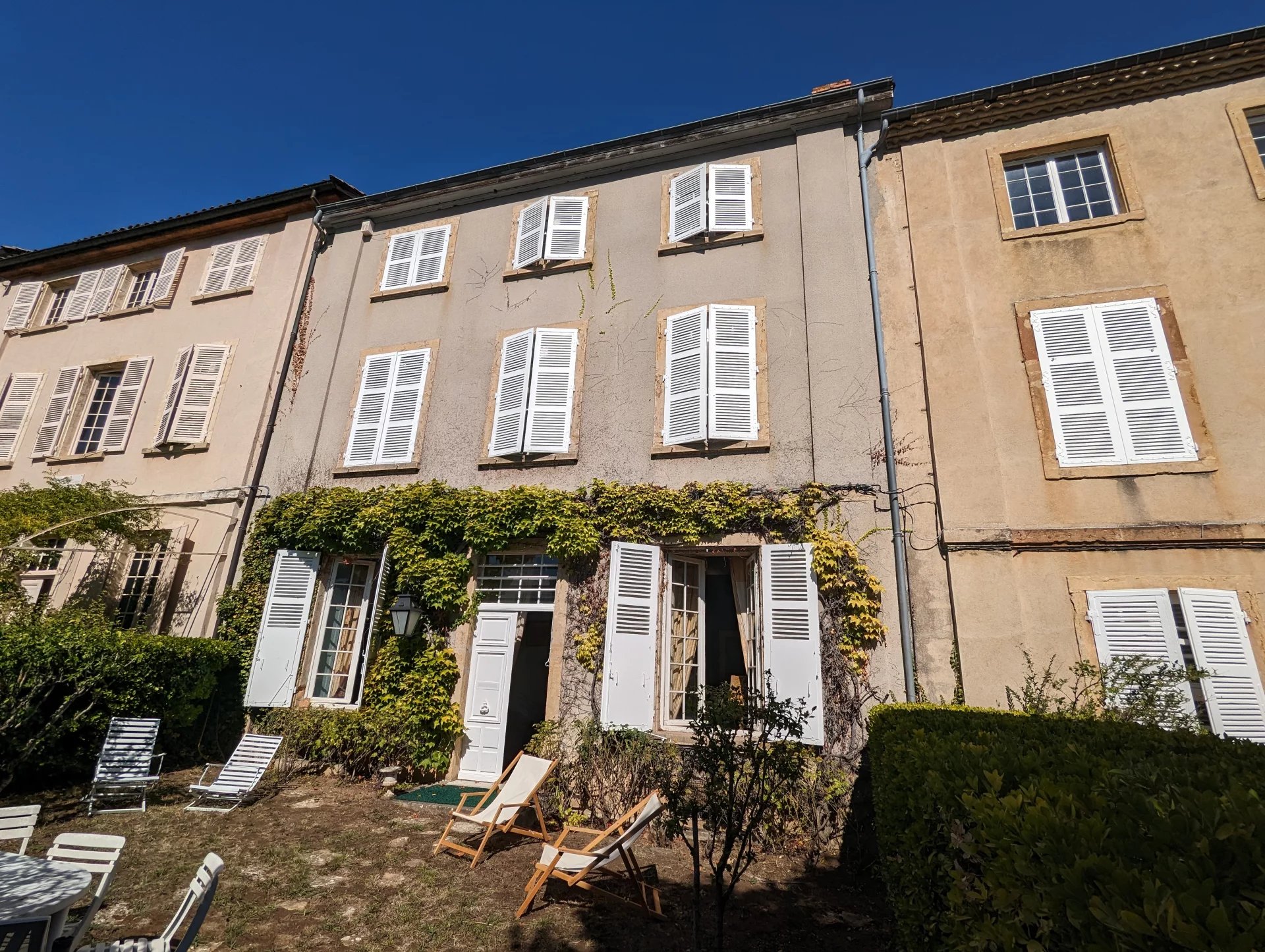 MAISON ANCIENNE 290 m² / jardin 800 m²
