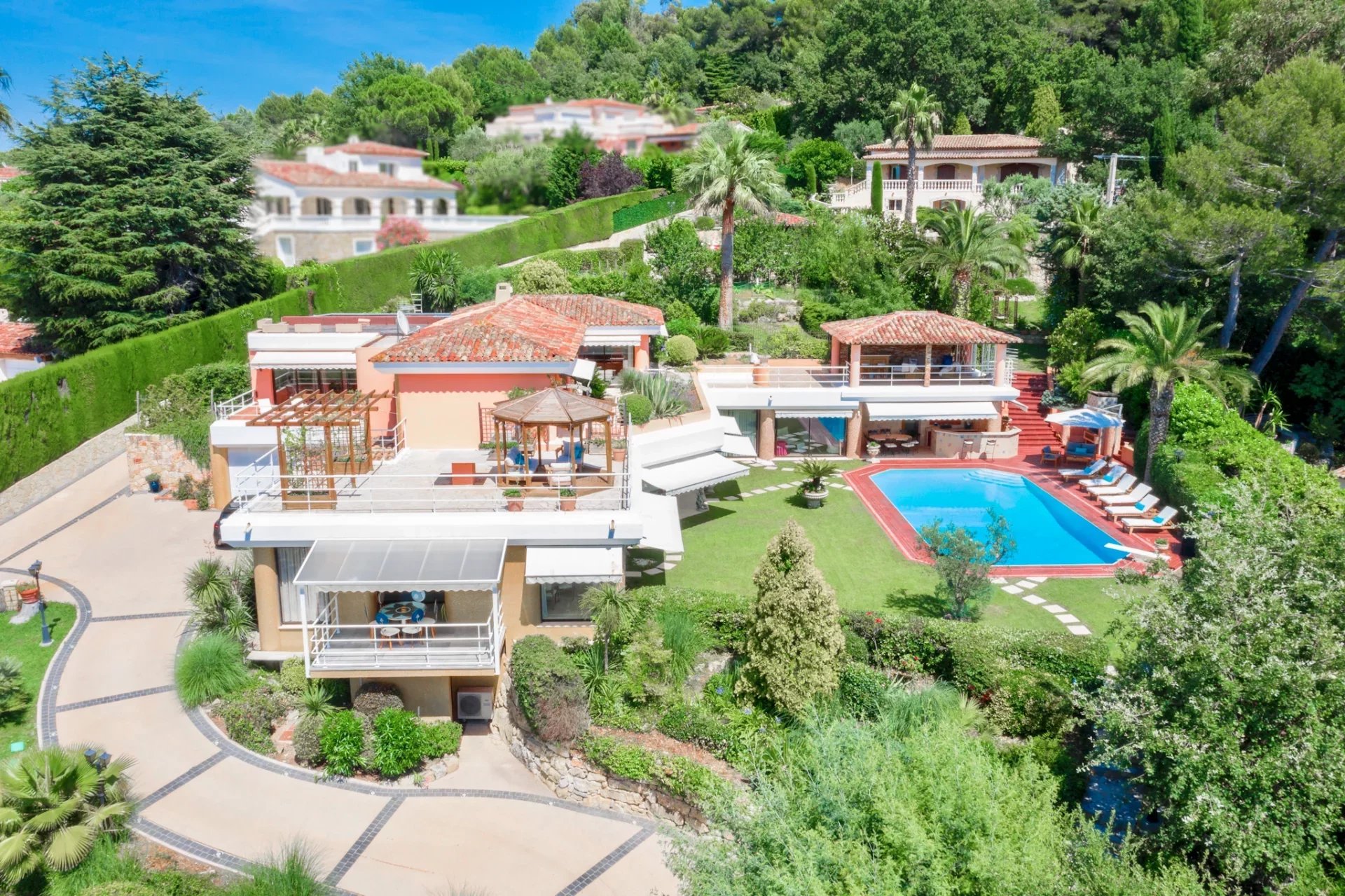 Très belle et grande villa à Cannes avec la vue panoramique mer et montagne - Photo 4