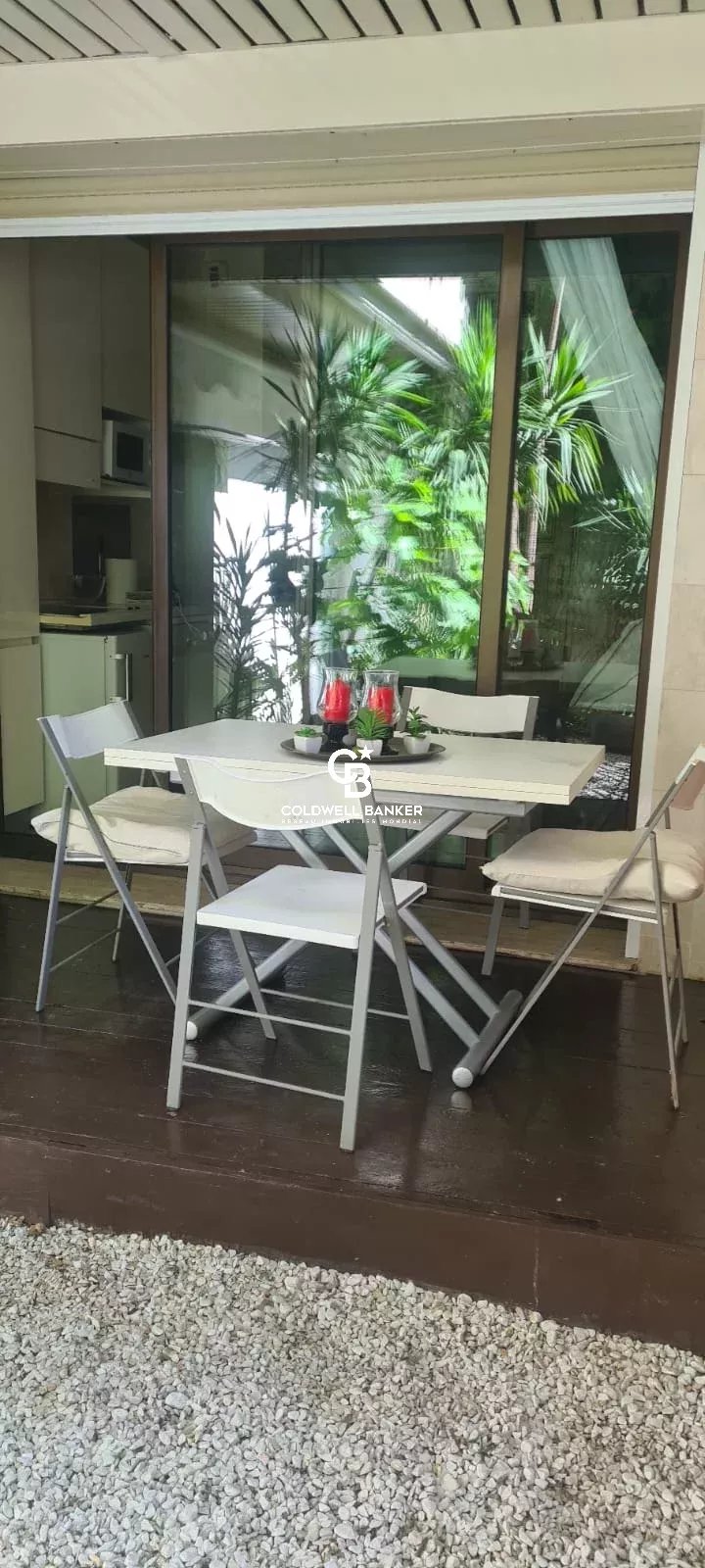 MONEGHETTI / STUDIO MEUBLE  USAGE MIXTE